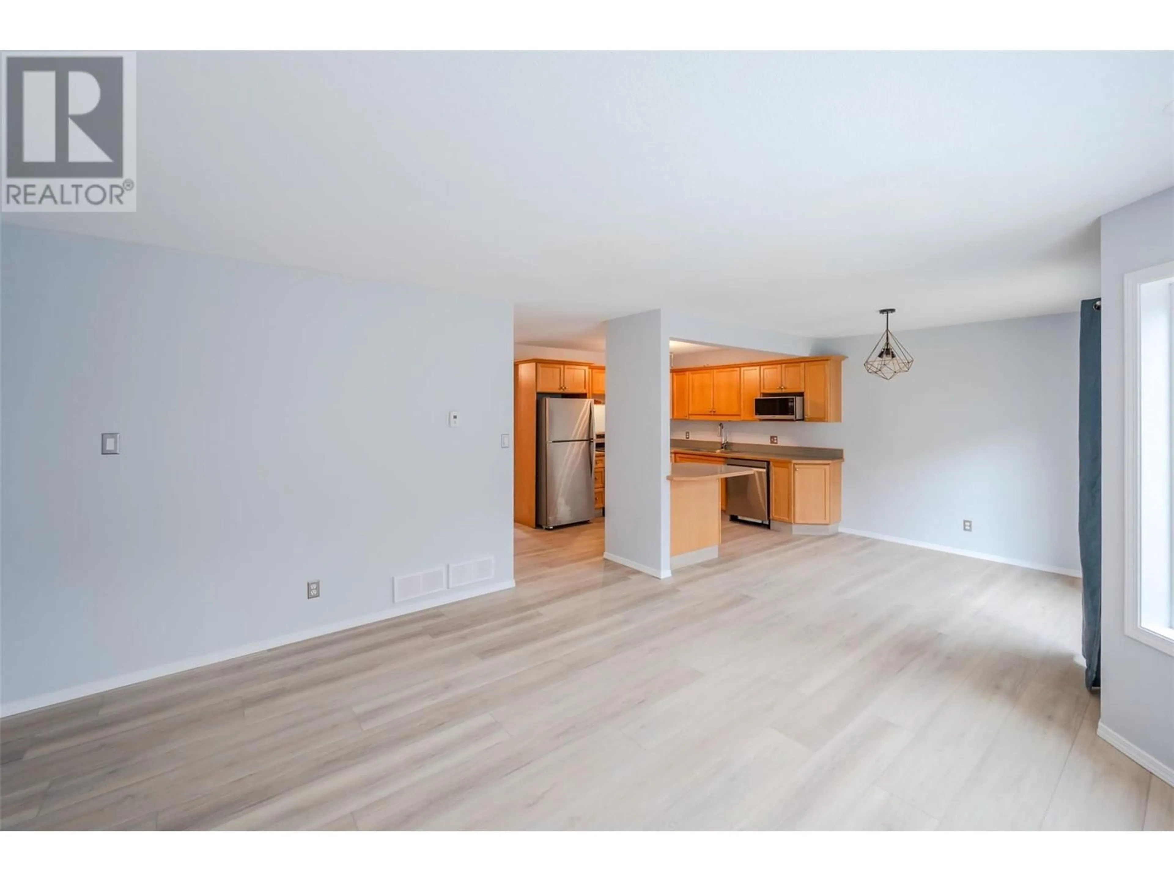Open concept kitchen, wood/laminate floor for 10 - 3462 SOUTH MAIN STREET, Penticton British Columbia V2A5J6