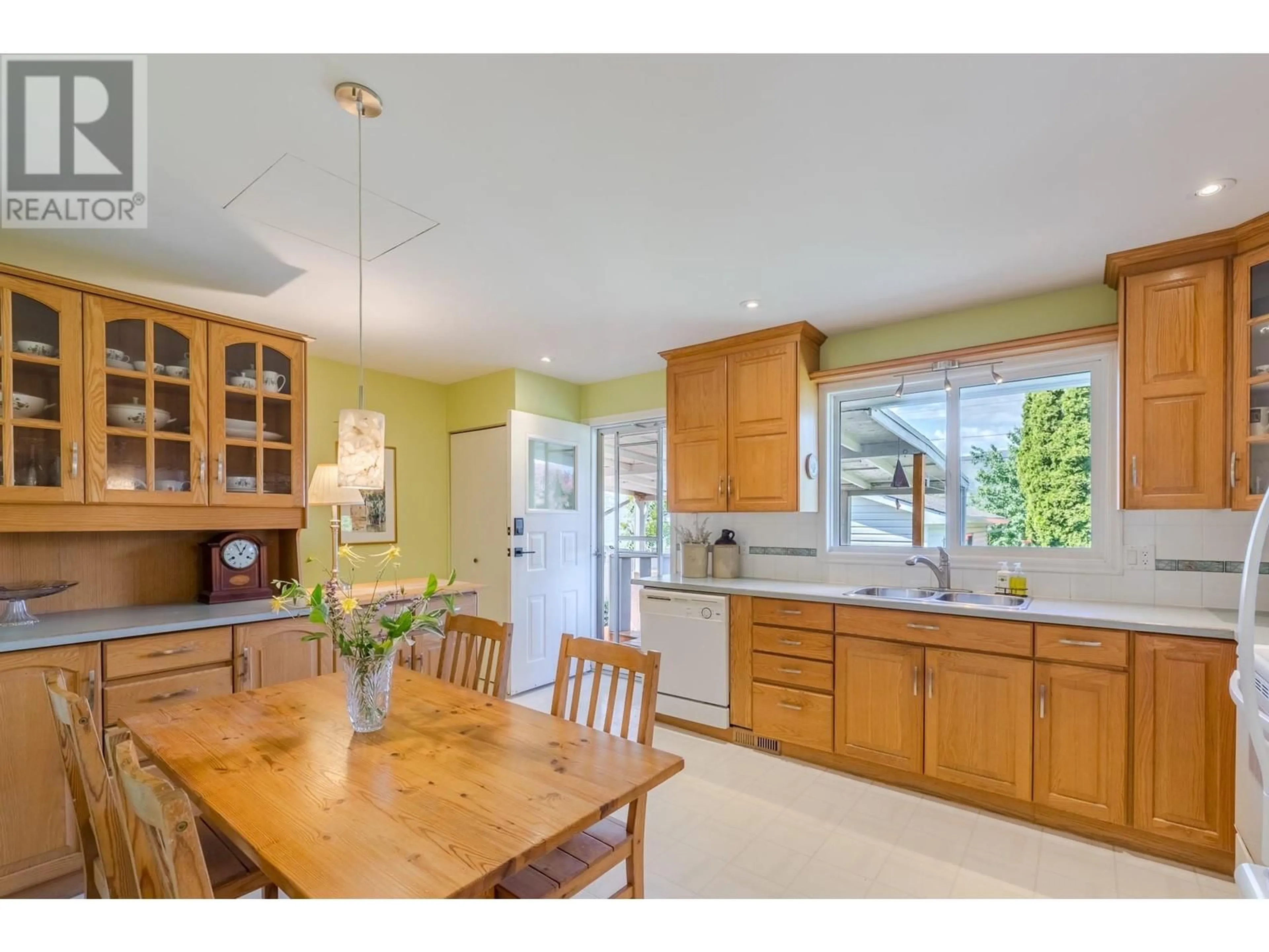 Open concept kitchen, unknown for 1117 KENSINGTON STREET, Penticton British Columbia V2A4N2