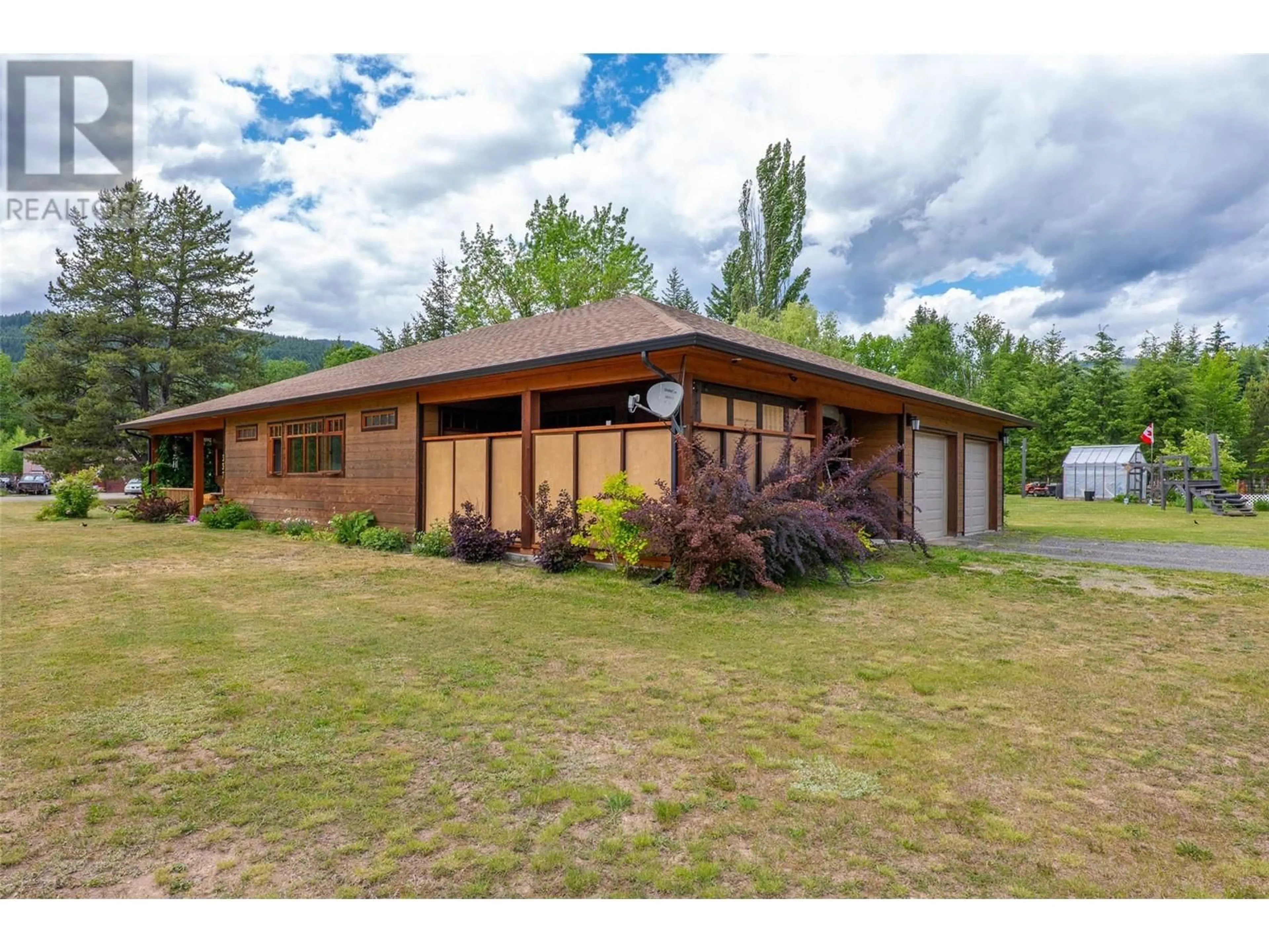 A pic from outside/outdoor area/front of a property/back of a property/a pic from drone, unknown for 337 SUNSHINE VALLEY ROAD, Clearwater British Columbia V0E1N2