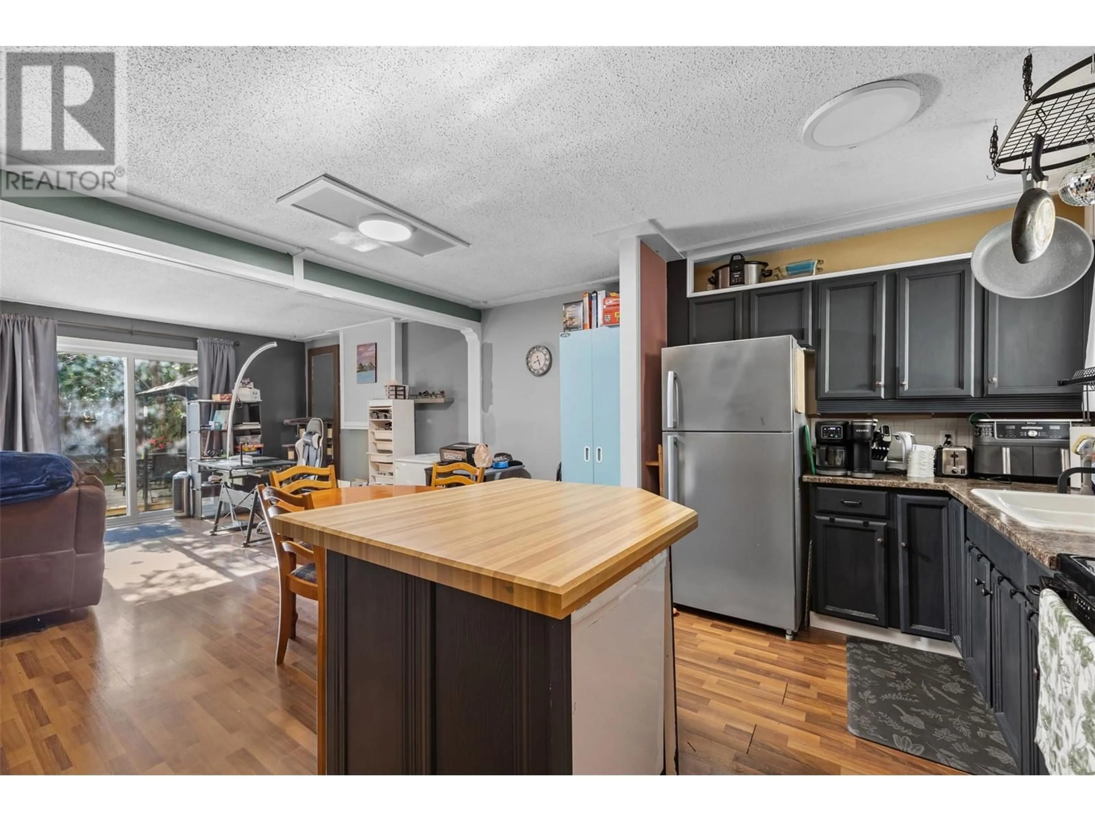 Open concept kitchen, wood/laminate floor for 11 - 1153 BERNARD AVENUE, Kelowna British Columbia V1Y6R3