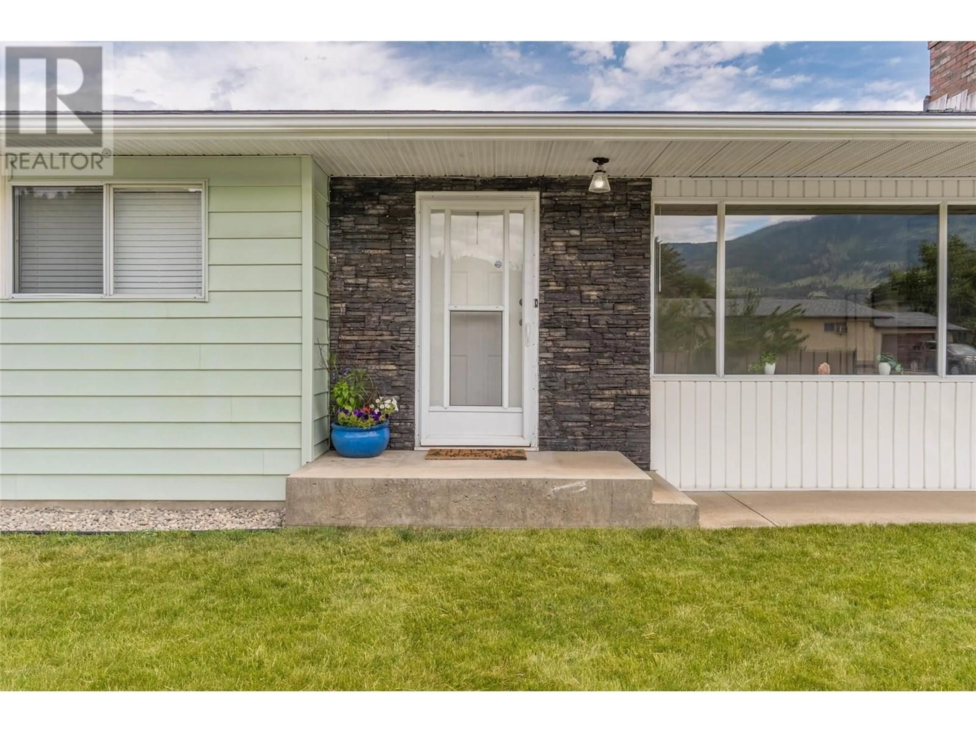 Home with vinyl exterior material, mountain view for 5843 OKANAGAN STREET, Oliver British Columbia V0H1T0