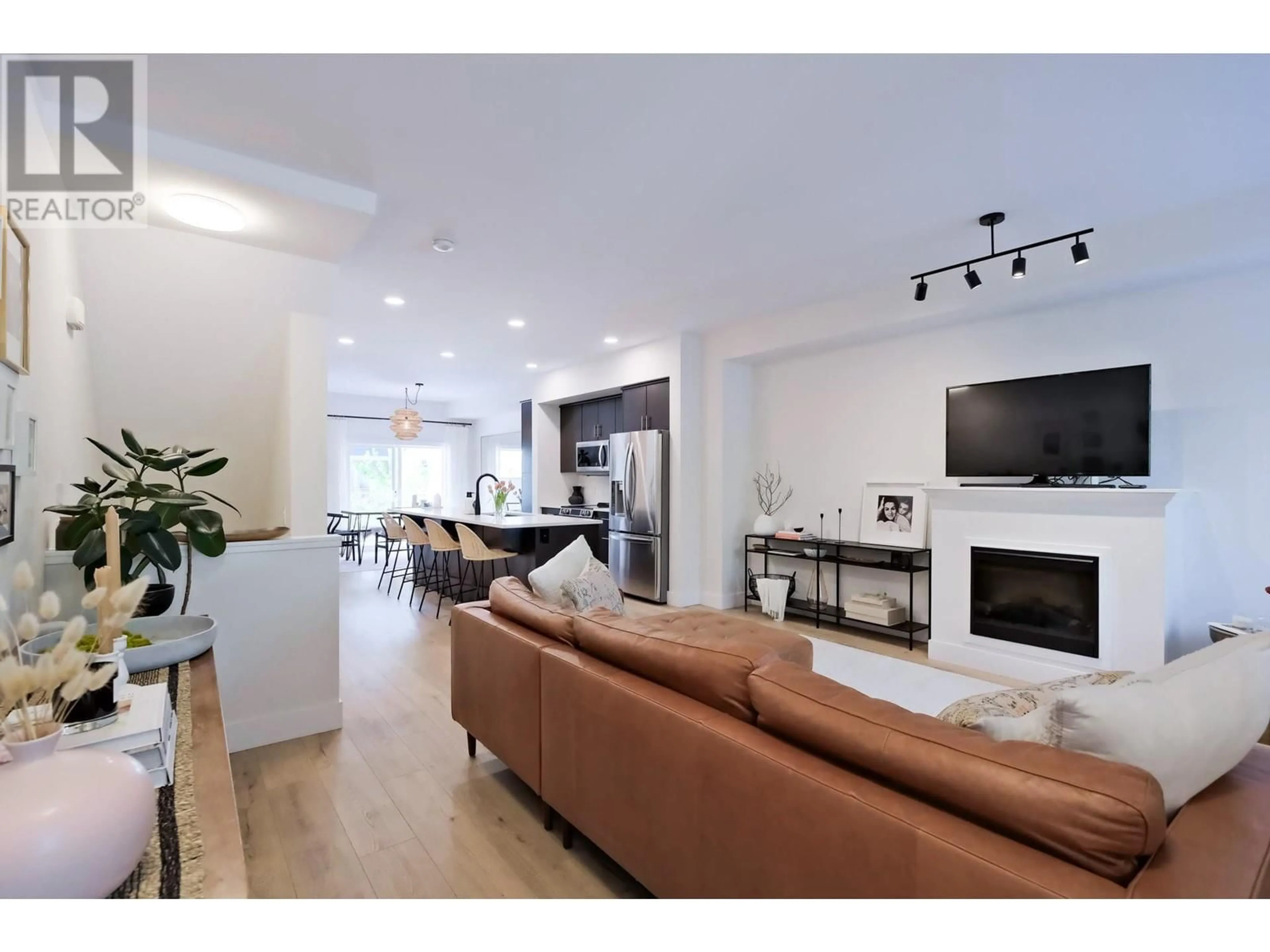Living room with furniture, unknown for 20 - 433 MCCARREN AVENUE, Kelowna British Columbia V1W4T8
