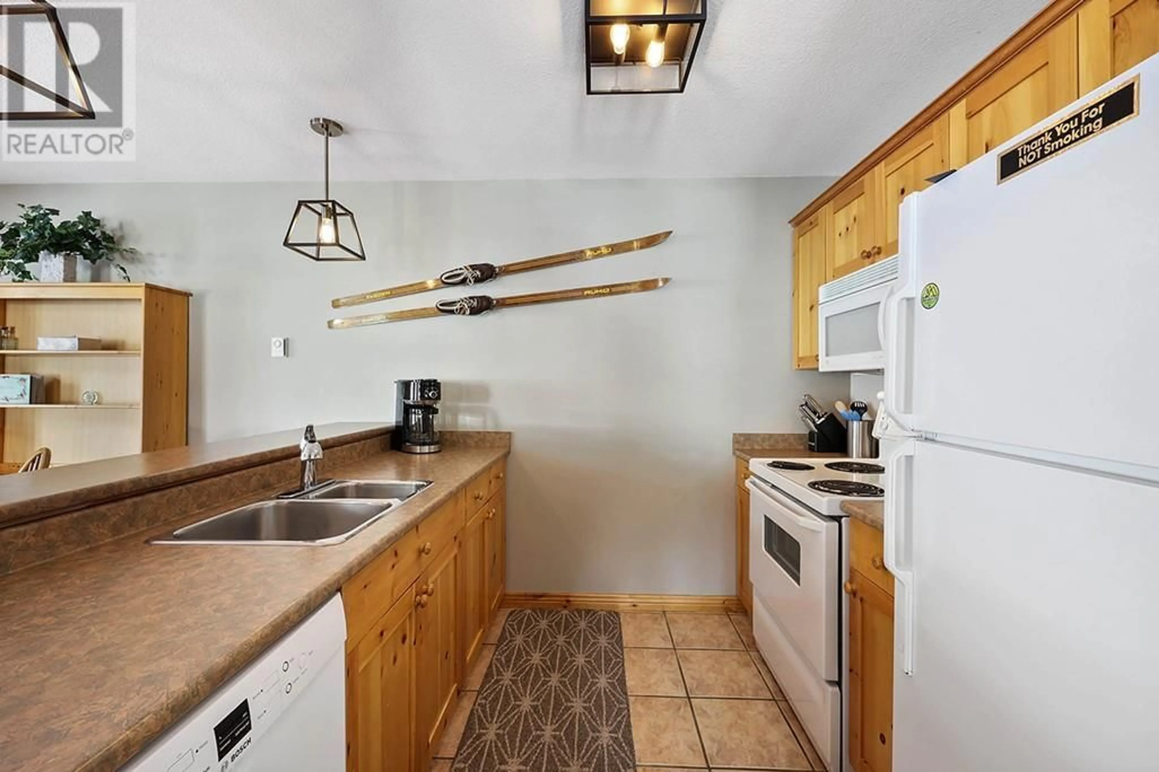 Standard kitchen, ceramic/tile floor for 21 - 6005 VALLEY DRIVE, Sun Peaks British Columbia V0E5N0