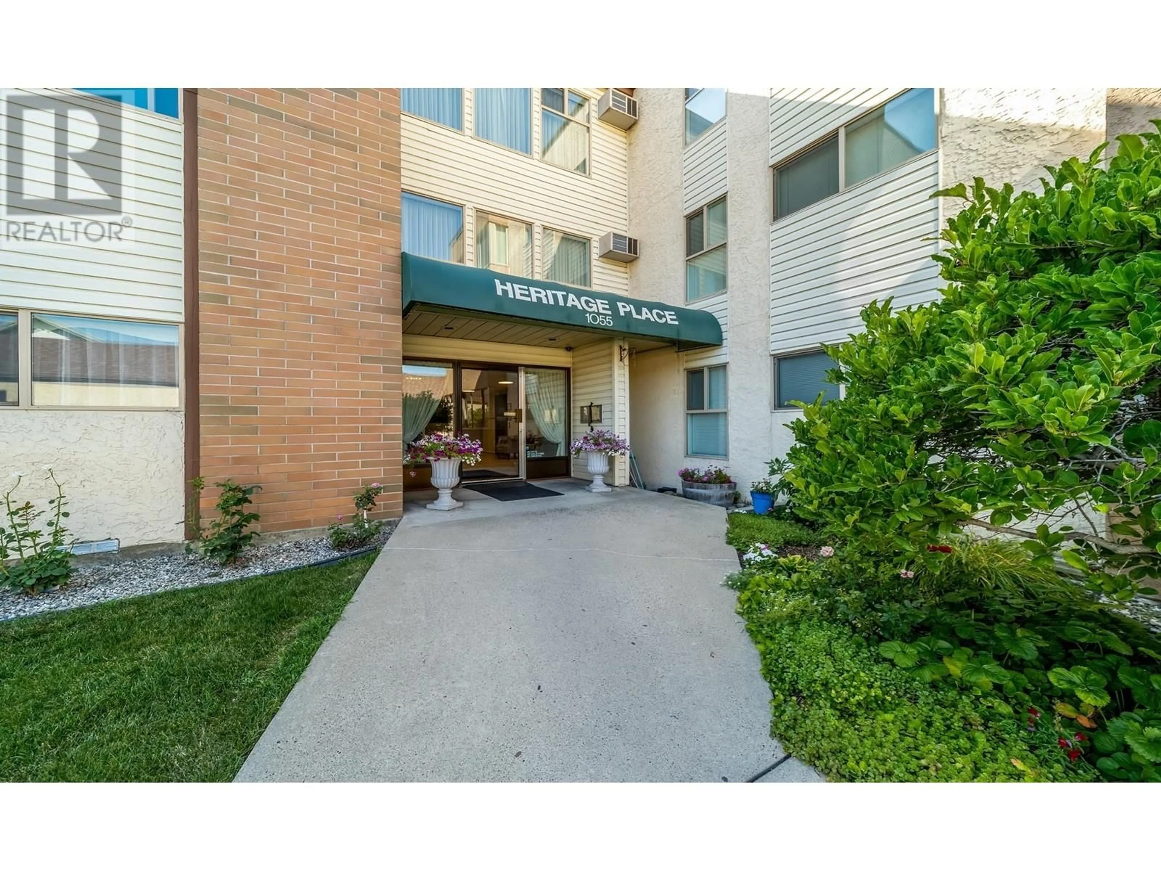 Indoor foyer for 101 - 1055 GLENWOOD AVENUE, Kelowna British Columbia V1Y5M8