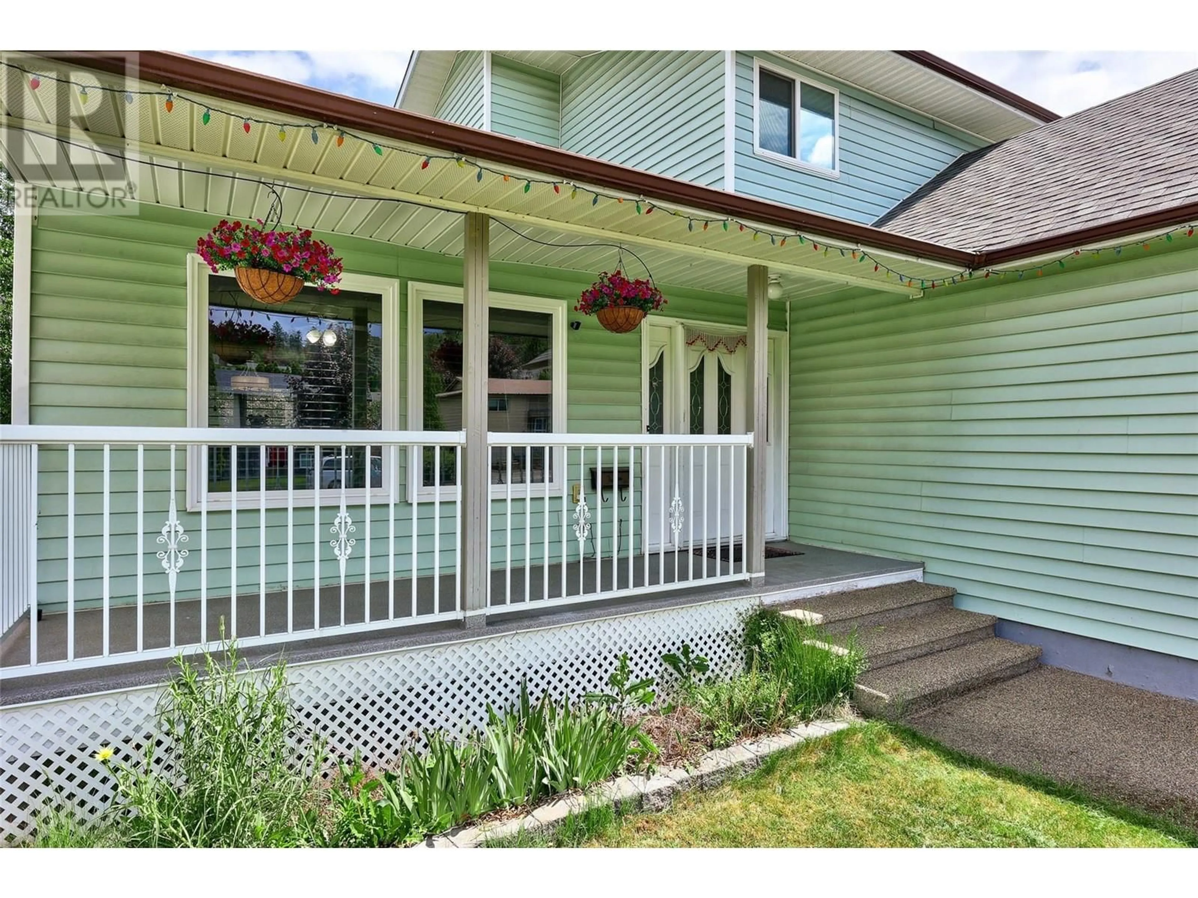 Home with vinyl exterior material, street for 755 ROBSON DRIVE, Kamloops British Columbia V2E2G7