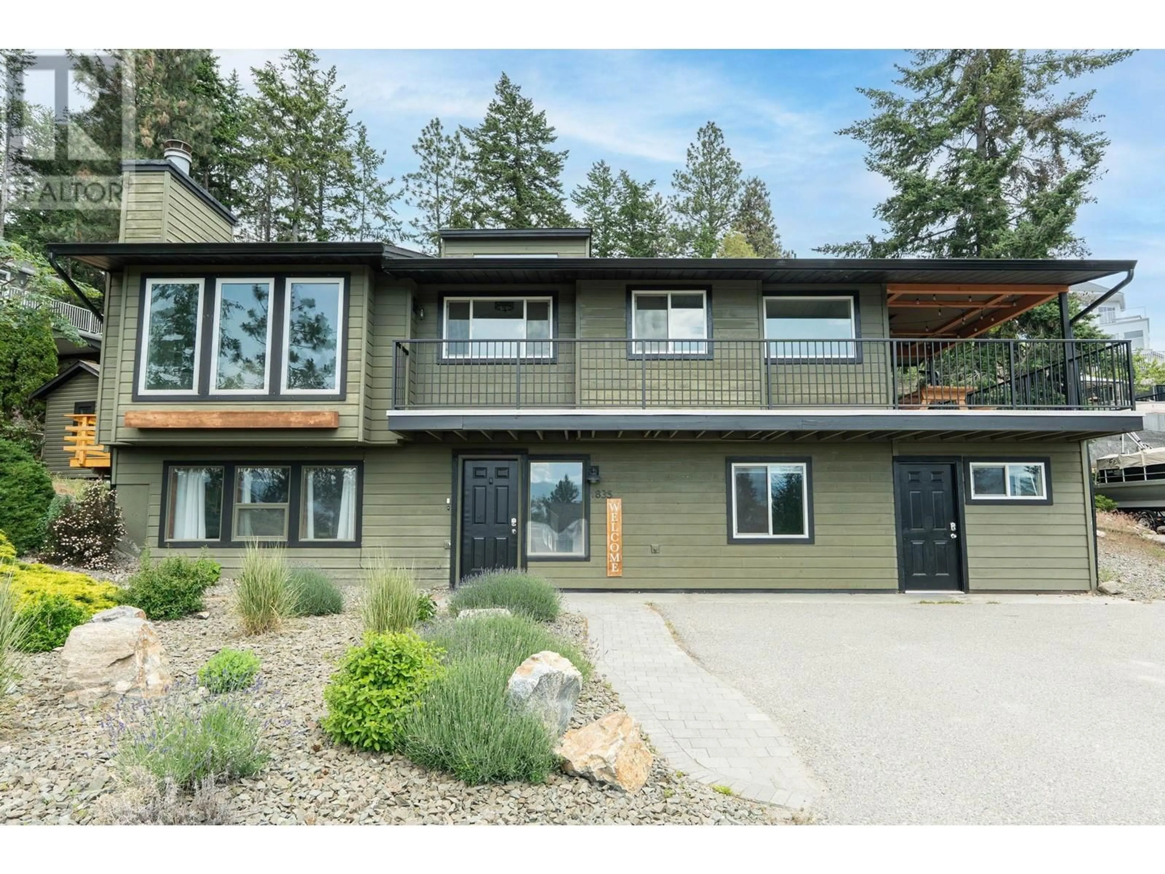 Home with vinyl exterior material, mountain view for 1835 HORIZON DRIVE, West Kelowna British Columbia V1Z3E4