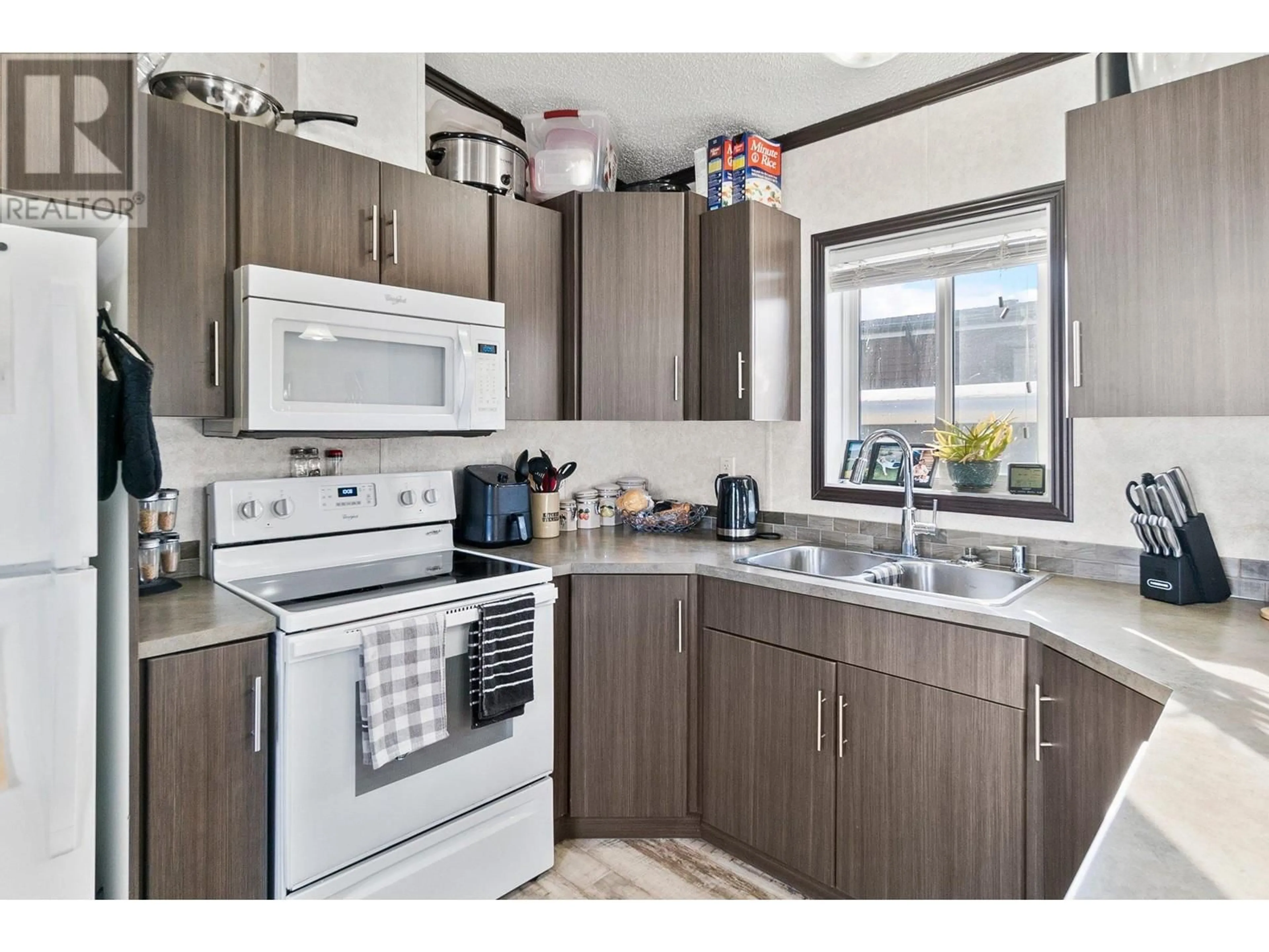 Standard kitchen, wood/laminate floor for 66B - 8945 HWY 97N HIGHWAY, Kelowna British Columbia V4V1E8