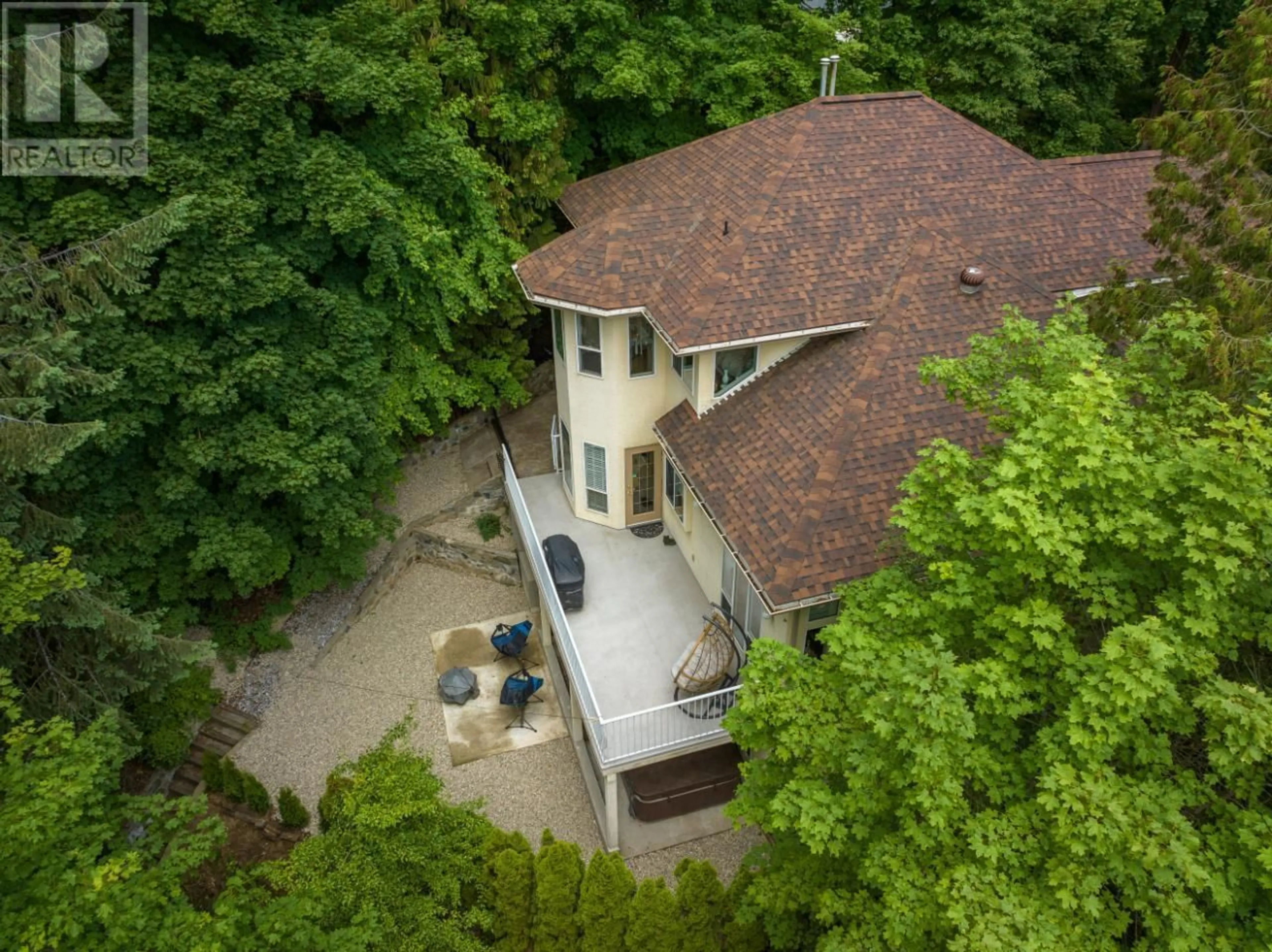 A pic from outside/outdoor area/front of a property/back of a property/a pic from drone, unknown for 1611 PARK STREET, Rossland British Columbia V0G1Y0