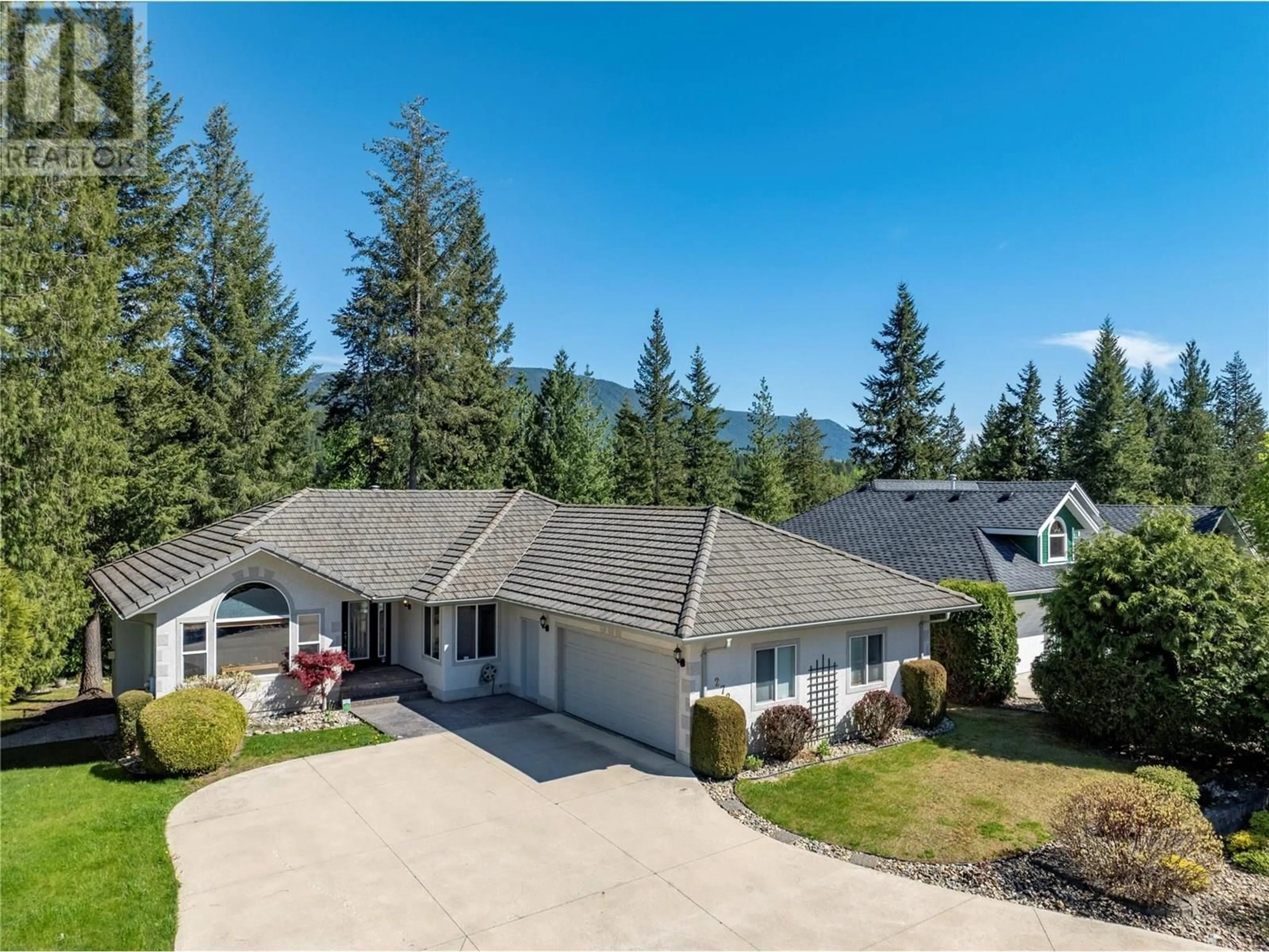 A pic from outside/outdoor area/front of a property/back of a property/a pic from drone, mountain view for 2729 GOLF COURSE DRIVE, Blind Bay British Columbia V0E1H2