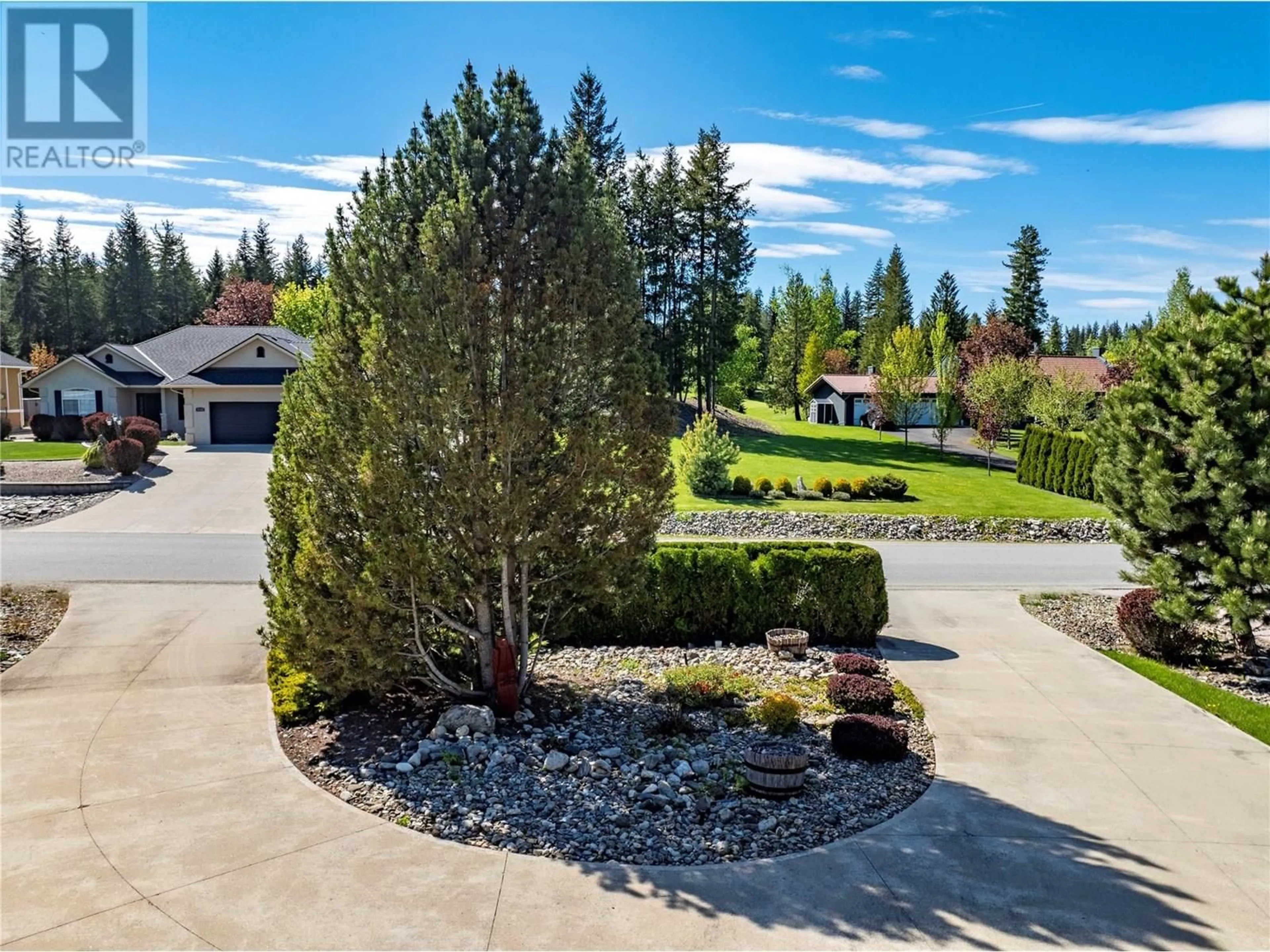 A pic from outside/outdoor area/front of a property/back of a property/a pic from drone, unknown for 2729 GOLF COURSE DRIVE, Blind Bay British Columbia V0E1H2