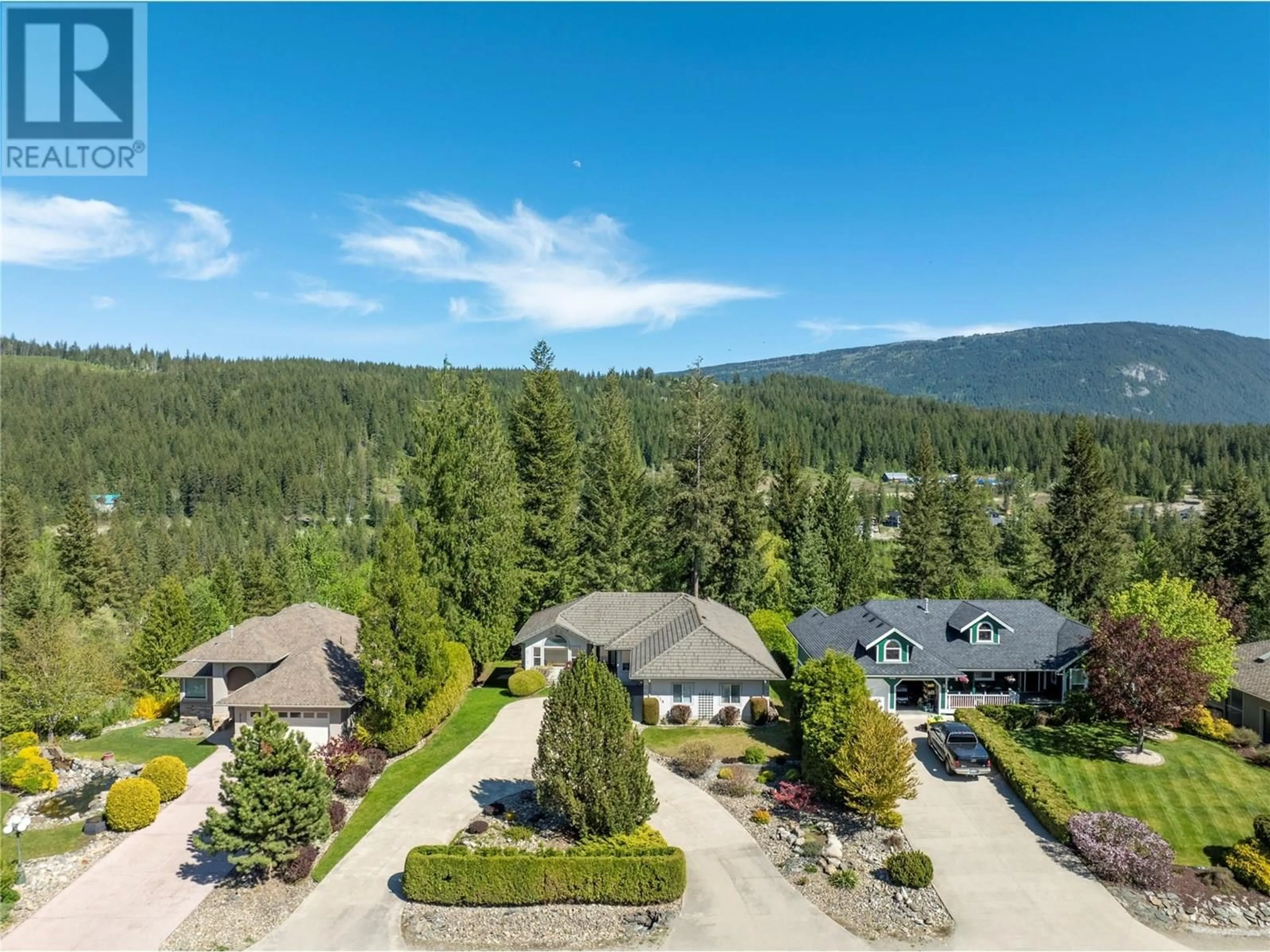 A pic from outside/outdoor area/front of a property/back of a property/a pic from drone, mountain view for 2729 GOLF COURSE DRIVE, Blind Bay British Columbia V0E1H2