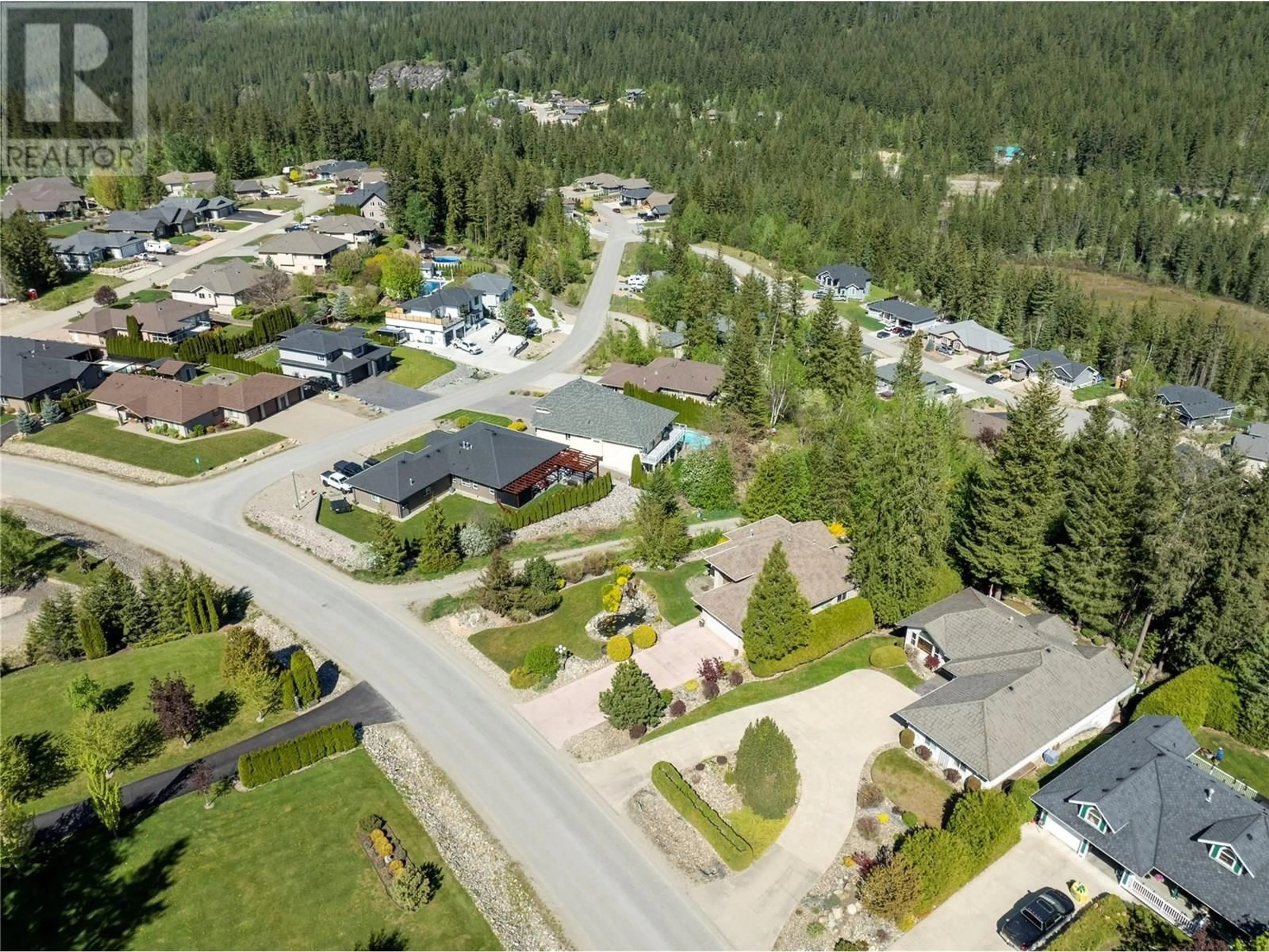 A pic from outside/outdoor area/front of a property/back of a property/a pic from drone, street for 2729 GOLF COURSE DRIVE, Blind Bay British Columbia V0E1H2