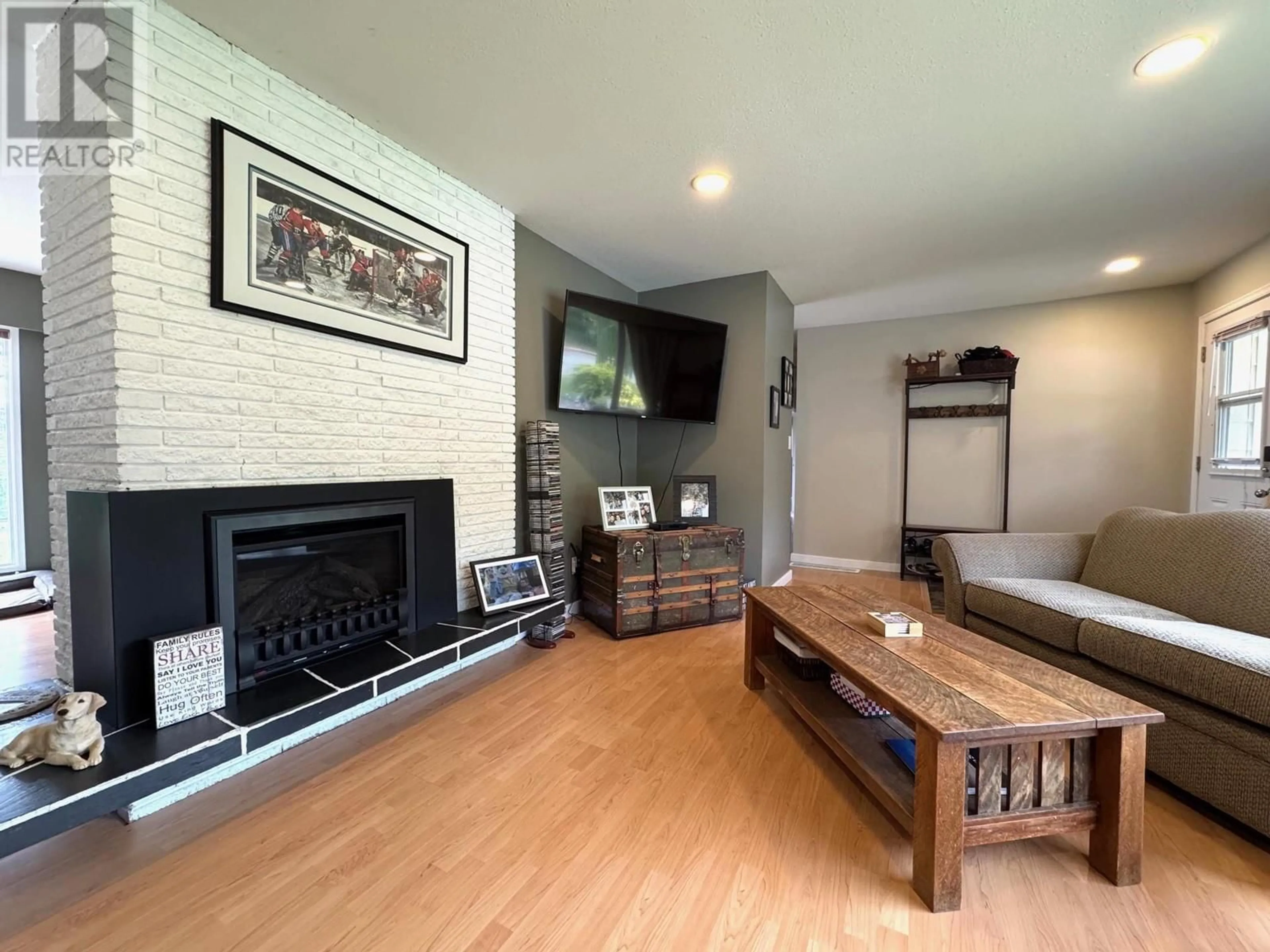 Living room with furniture, unknown for 3314 GRIMMET STREET, Merritt British Columbia V1K1J1