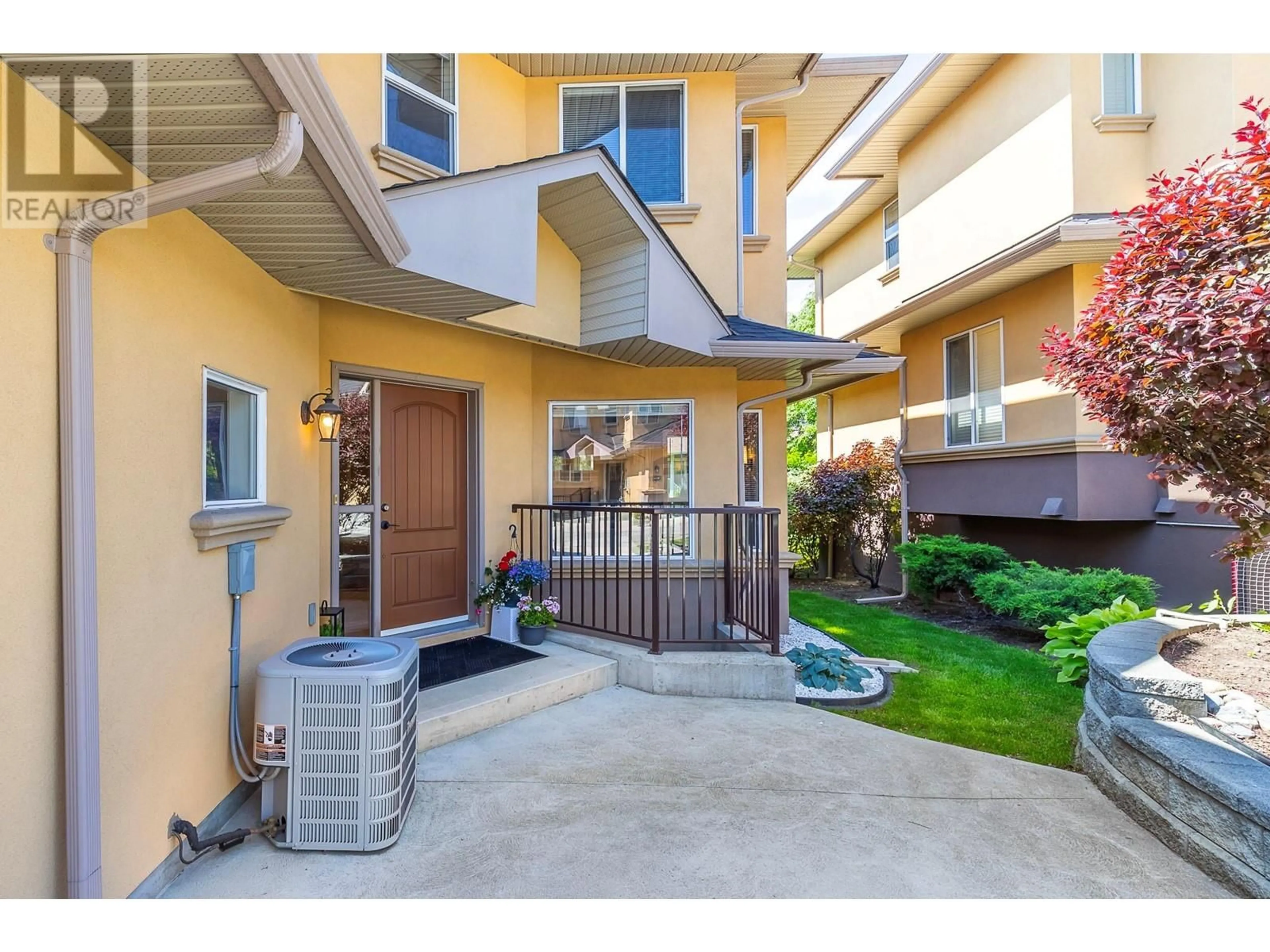 Indoor entryway for 14 - 218 GLEN PARK DRIVE, Kelowna British Columbia V1V2W3