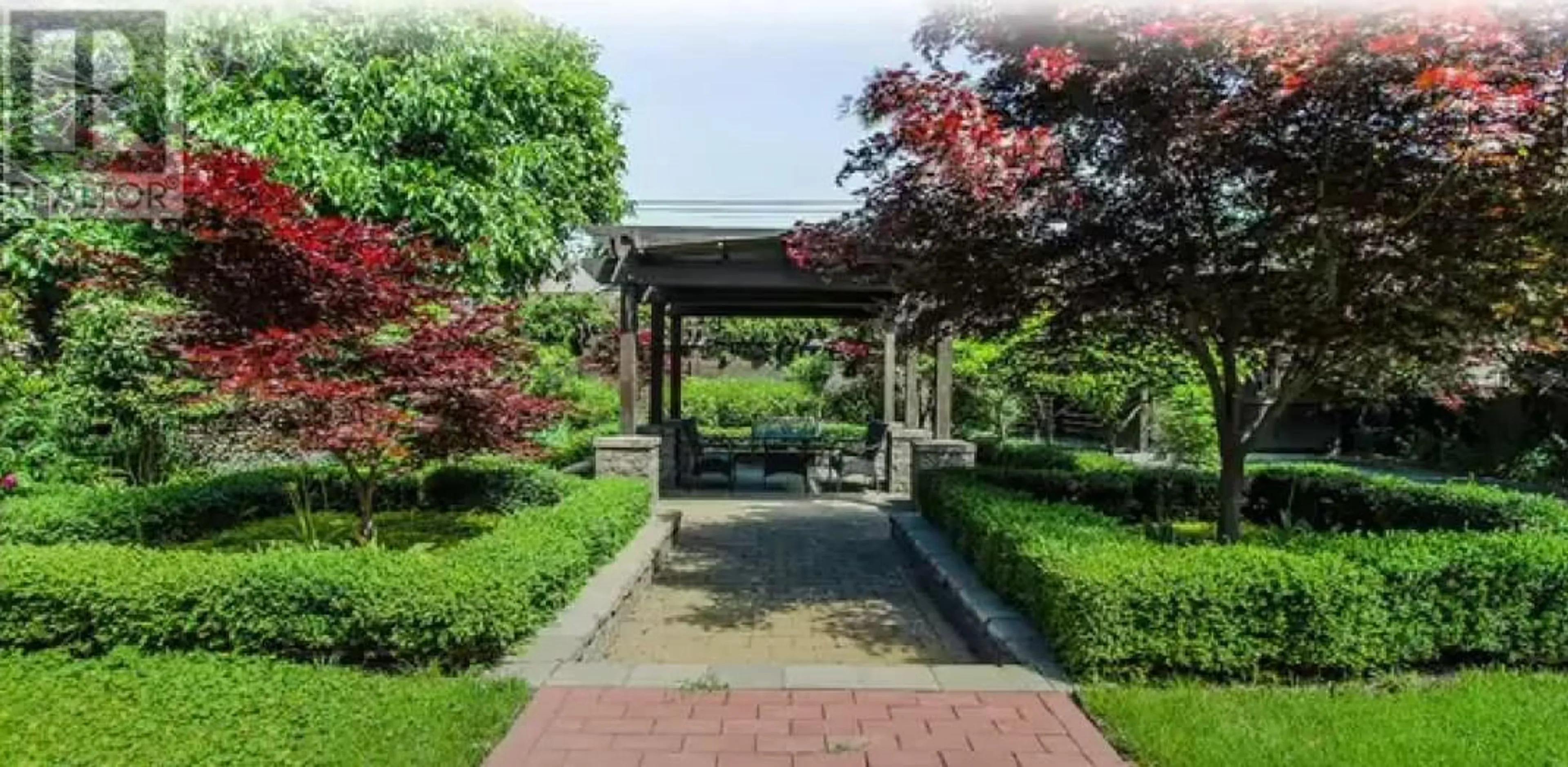Patio, street for 1023 LAWRENCE AVENUE, Kelowna British Columbia V1Y6M3