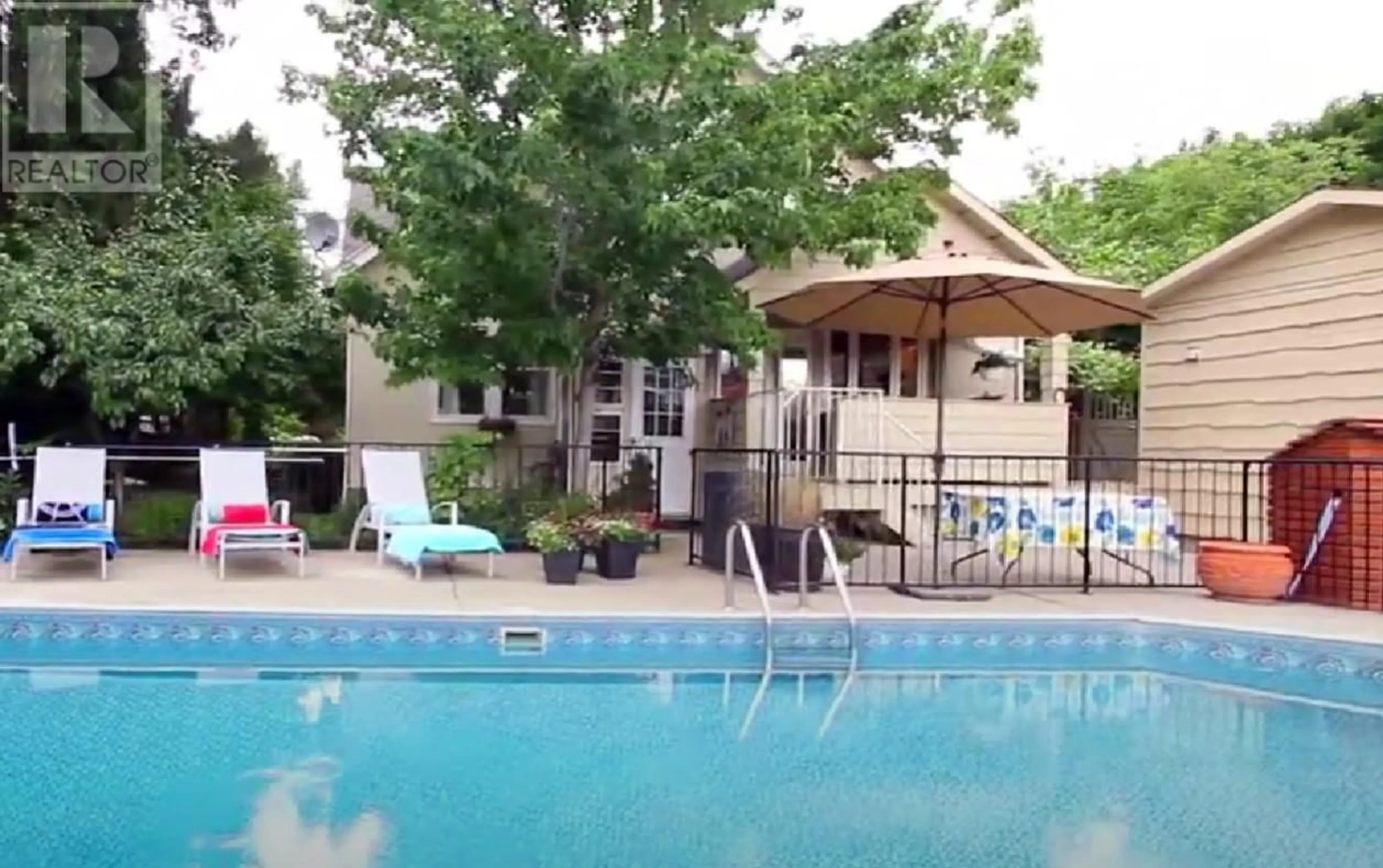 Pool for 1023 LAWRENCE AVENUE, Kelowna British Columbia V1Y6M3