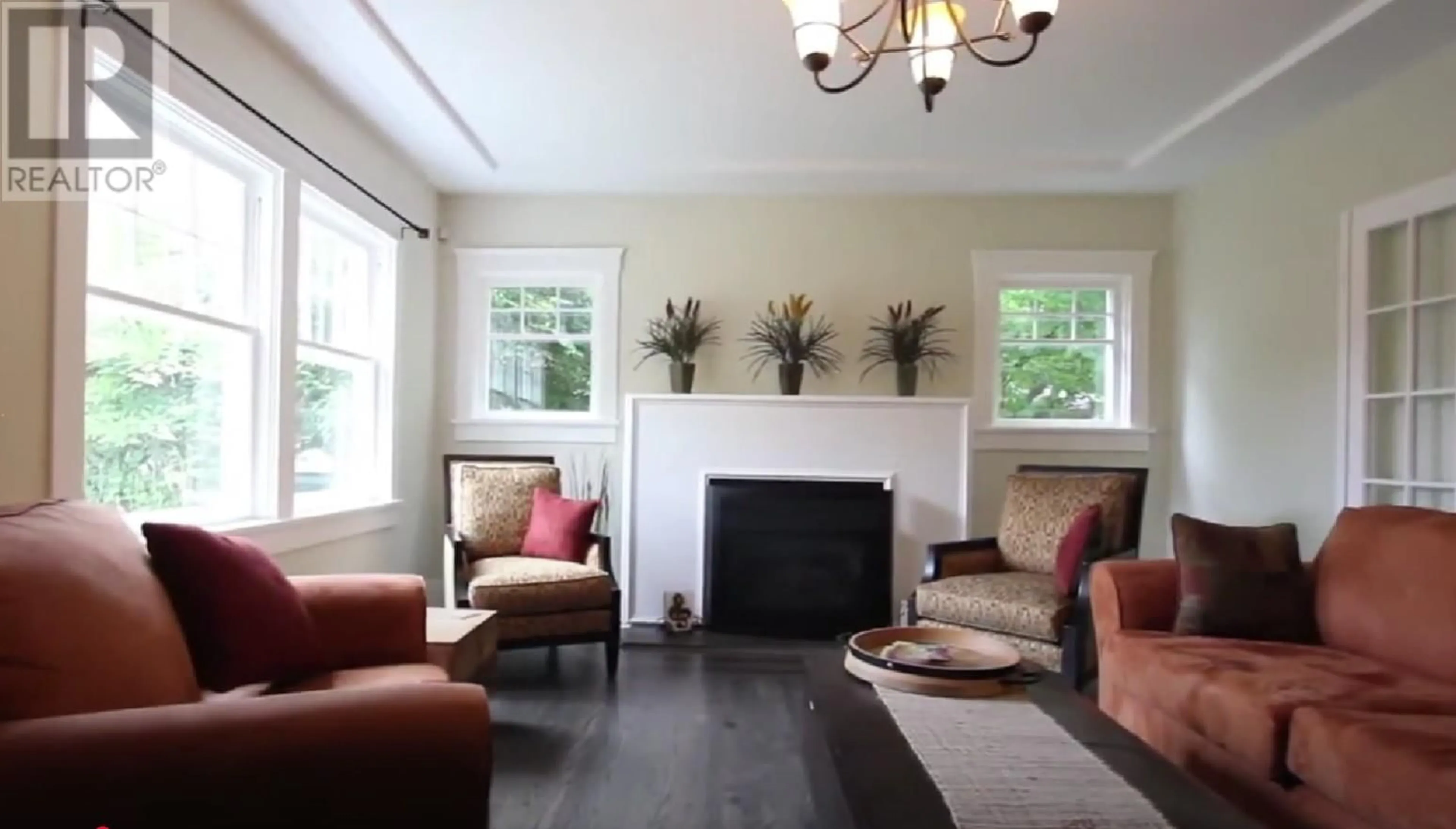 Living room with furniture, unknown for 1023 LAWRENCE AVENUE, Kelowna British Columbia V1Y6M3