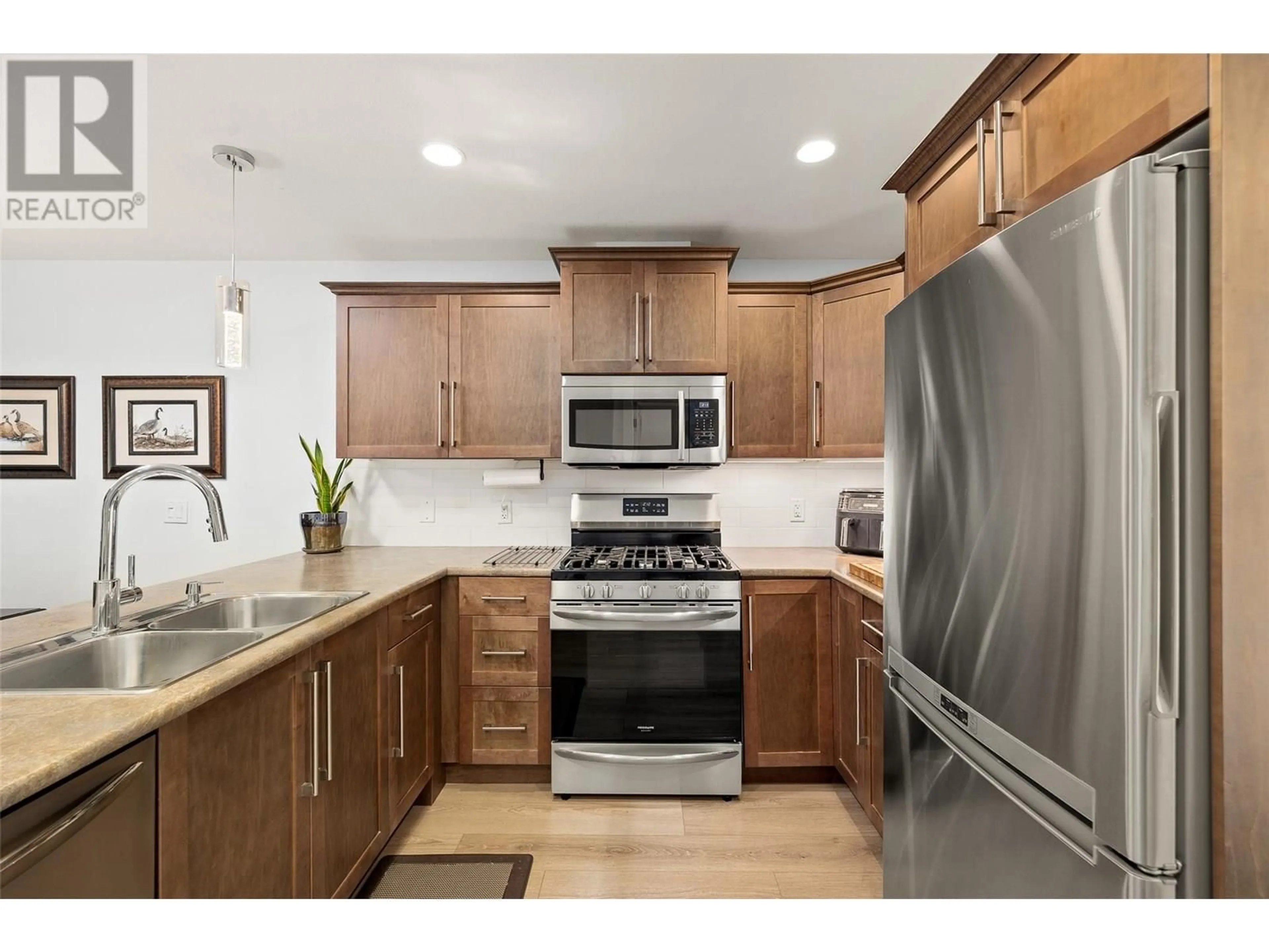 Standard kitchen, unknown for 6 - 1170 BRANT AVENUE, Kelowna British Columbia V1Y1N1