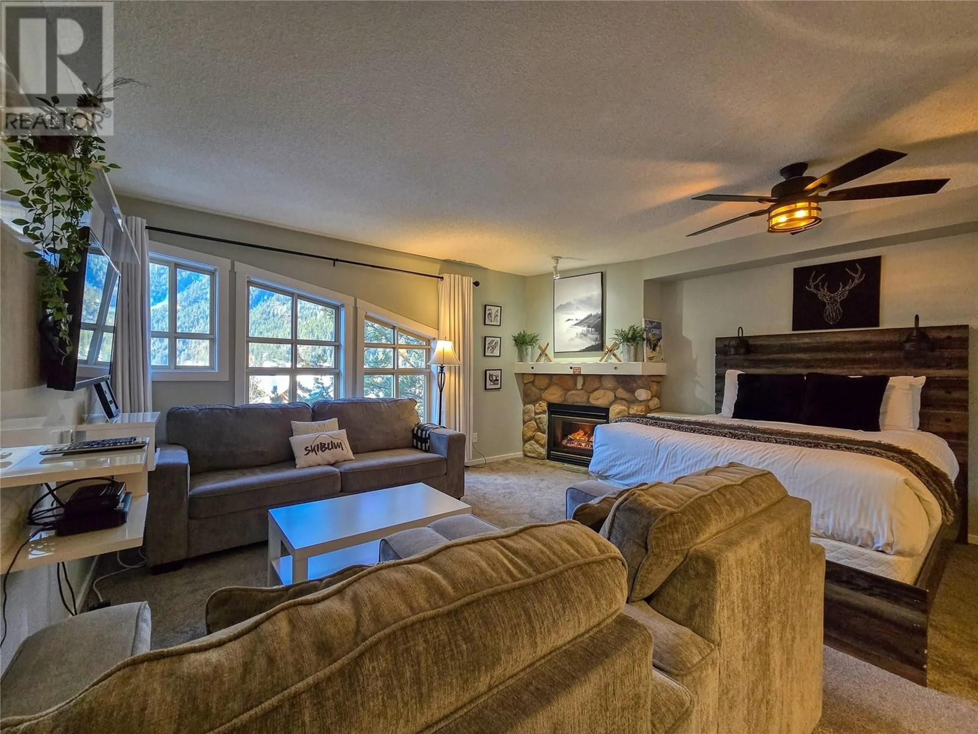 Living room with furniture, unknown for 406 - 2060 SUMMIT DRIVE, Panorama British Columbia V0A1T0