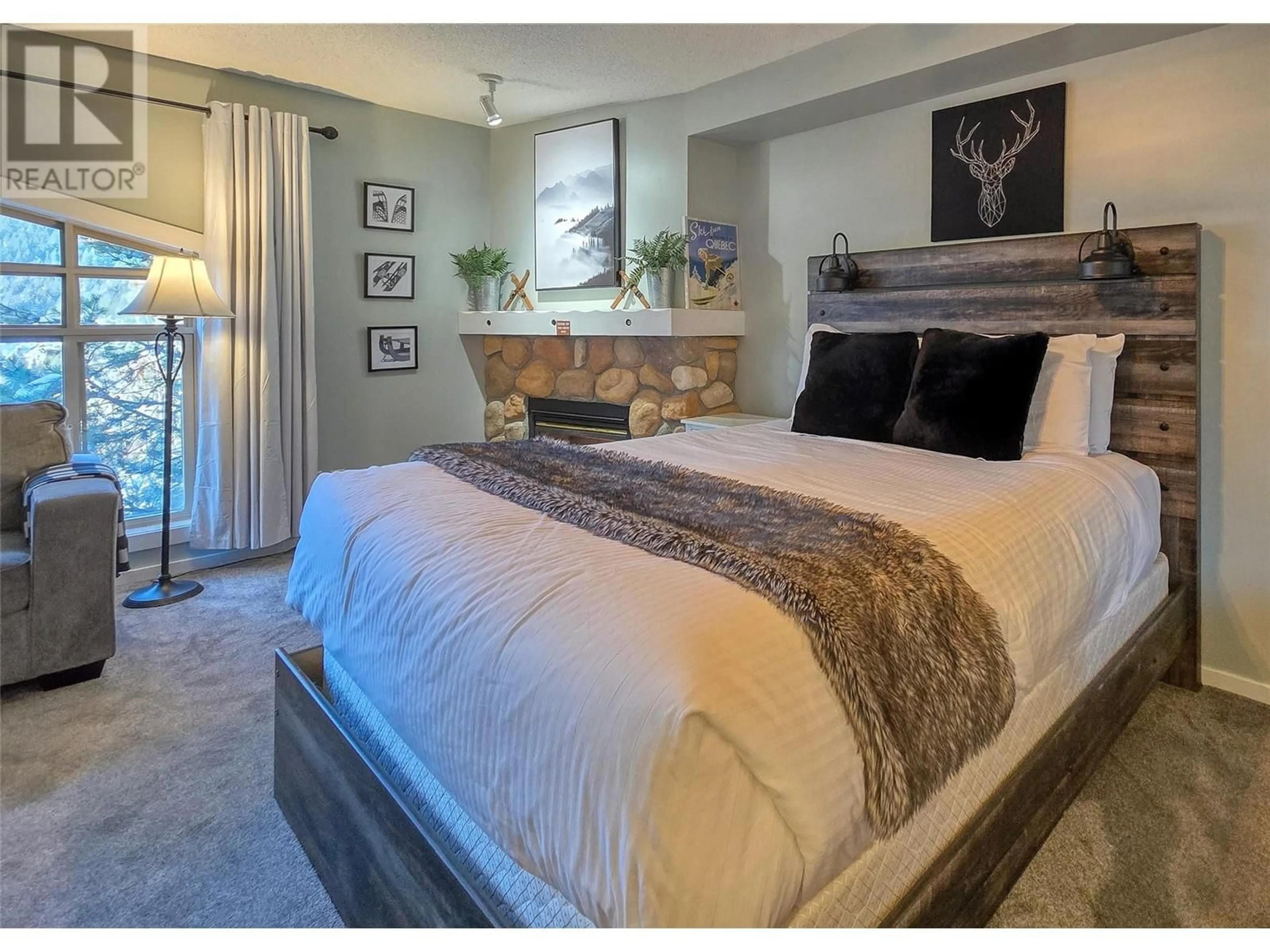 Bedroom with bed, unknown for 406 - 2060 SUMMIT DRIVE, Panorama British Columbia V0A1T0