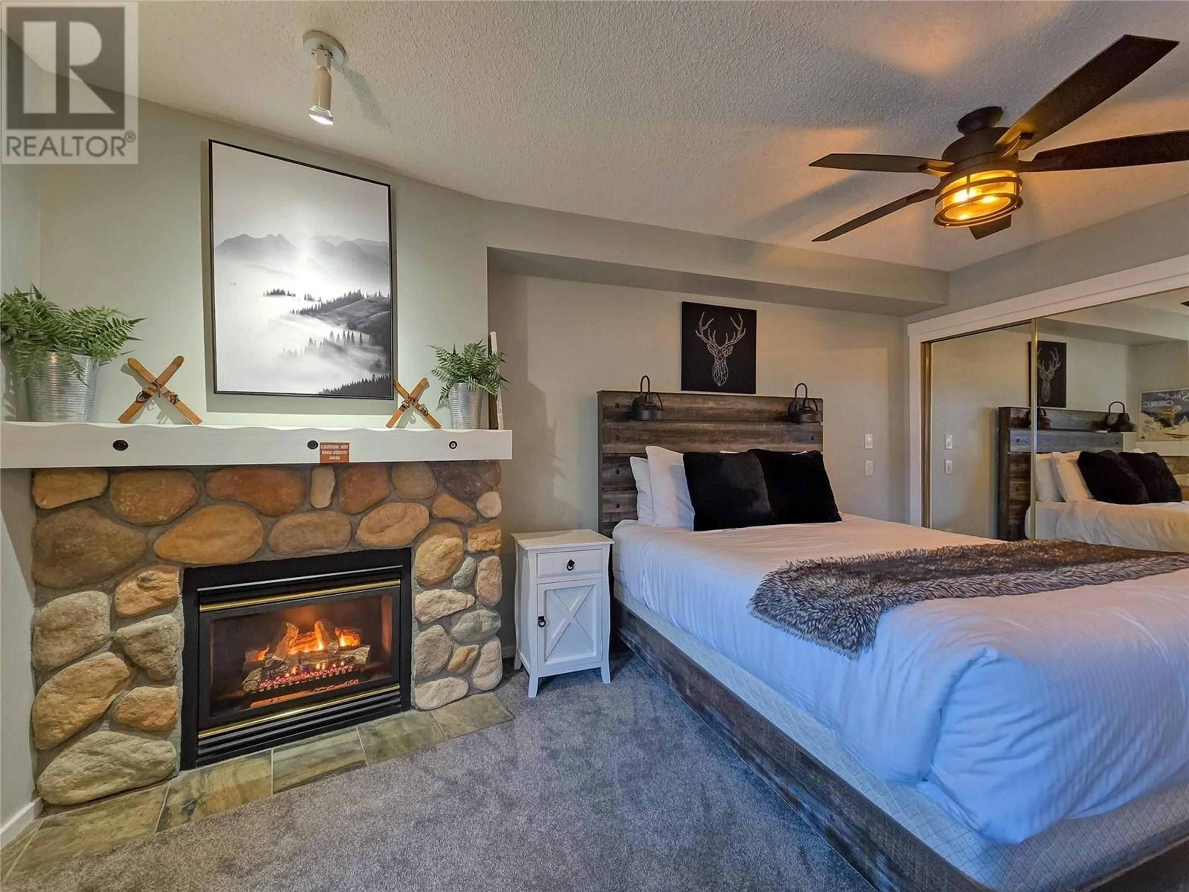 Bedroom with bed, unknown for 406 - 2060 SUMMIT DRIVE, Panorama British Columbia V0A1T0