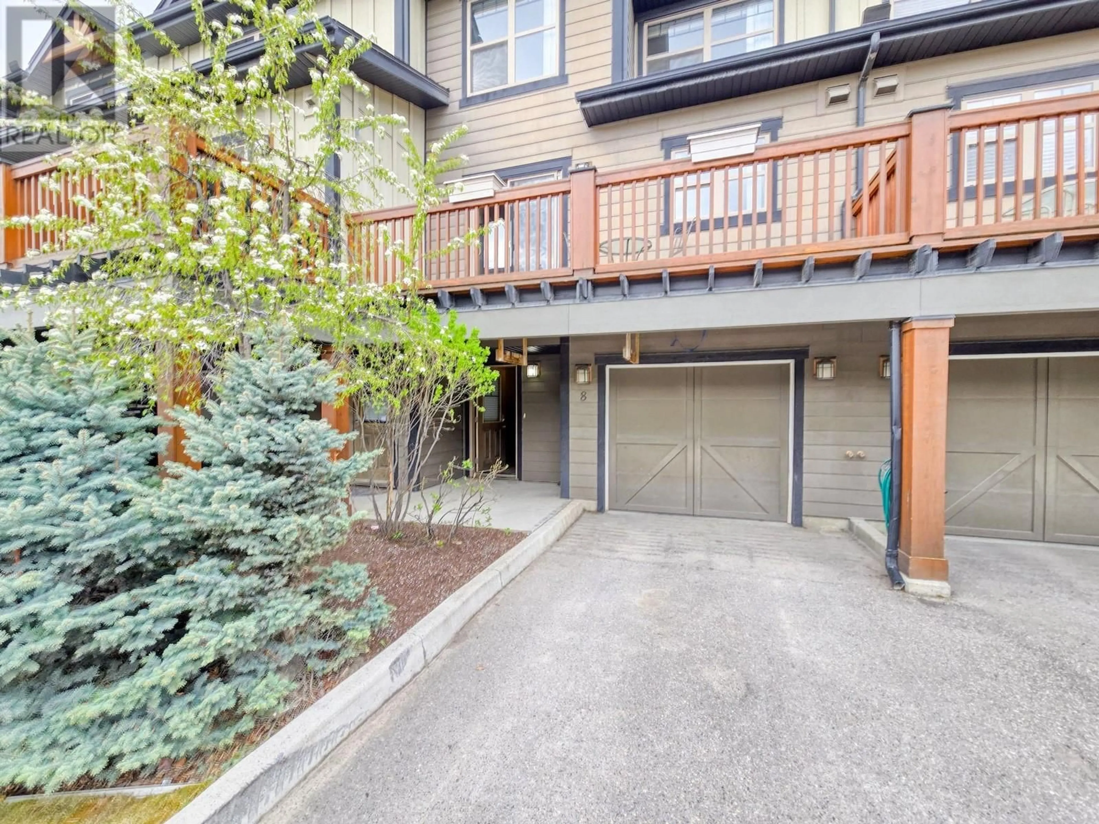 Patio, street for 8 - 1000 9TH STREET, Invermere British Columbia V0A1K0