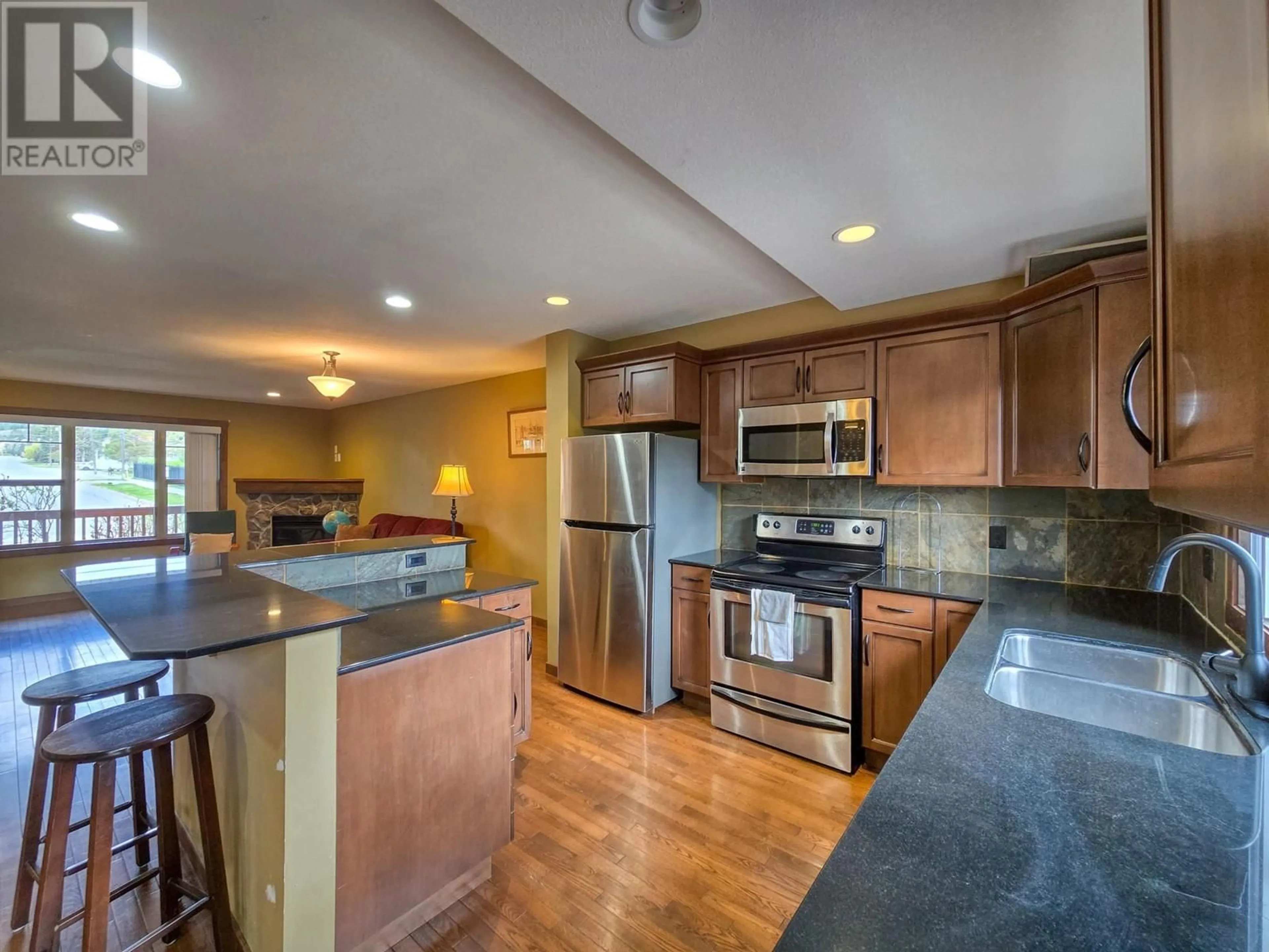 Open concept kitchen, unknown for 8 - 1000 9TH STREET, Invermere British Columbia V0A1K0