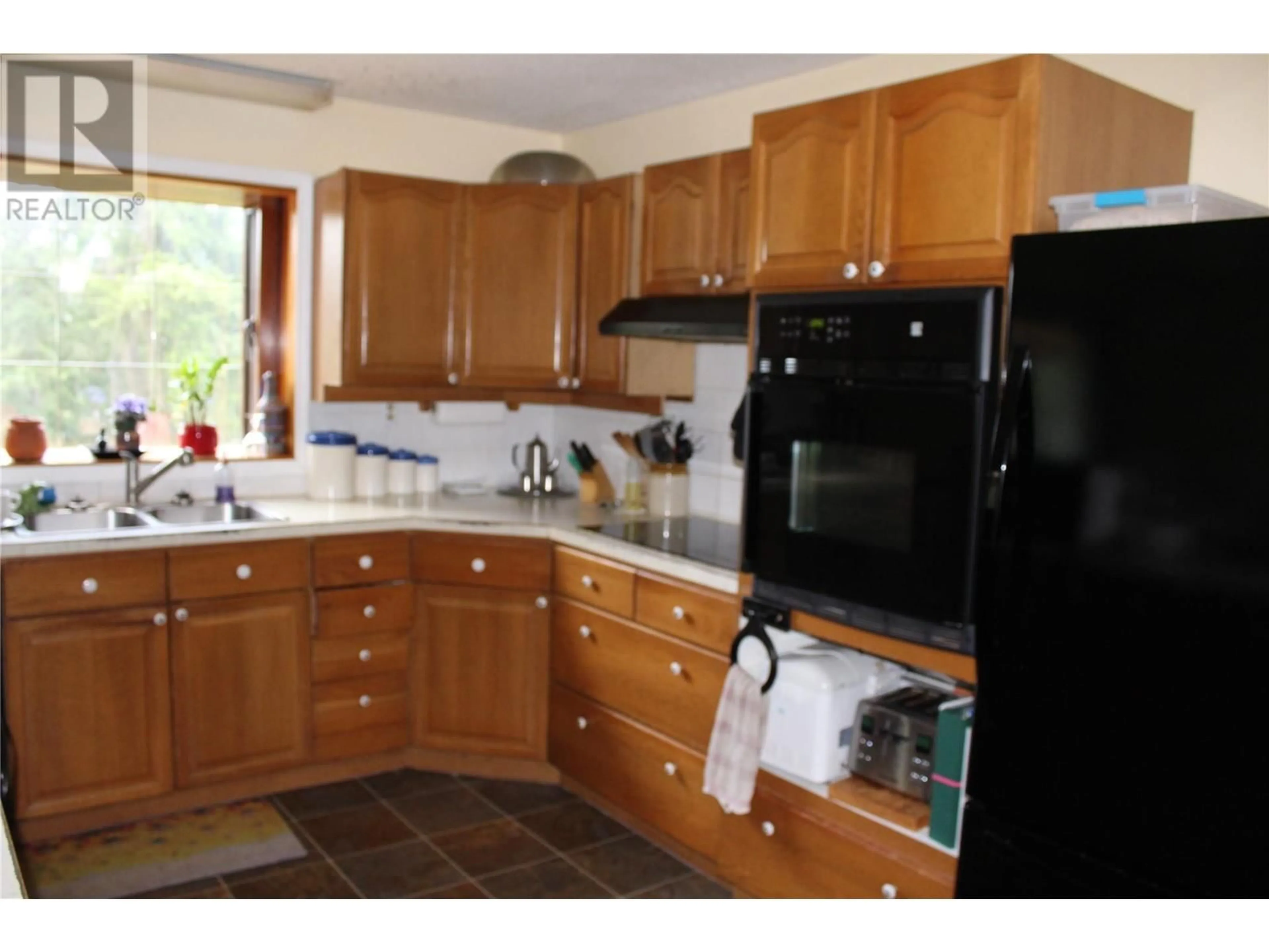 Standard kitchen, unknown for 2087 SALMON RIVER ROAD, Salmon Arm British Columbia V1E4M1