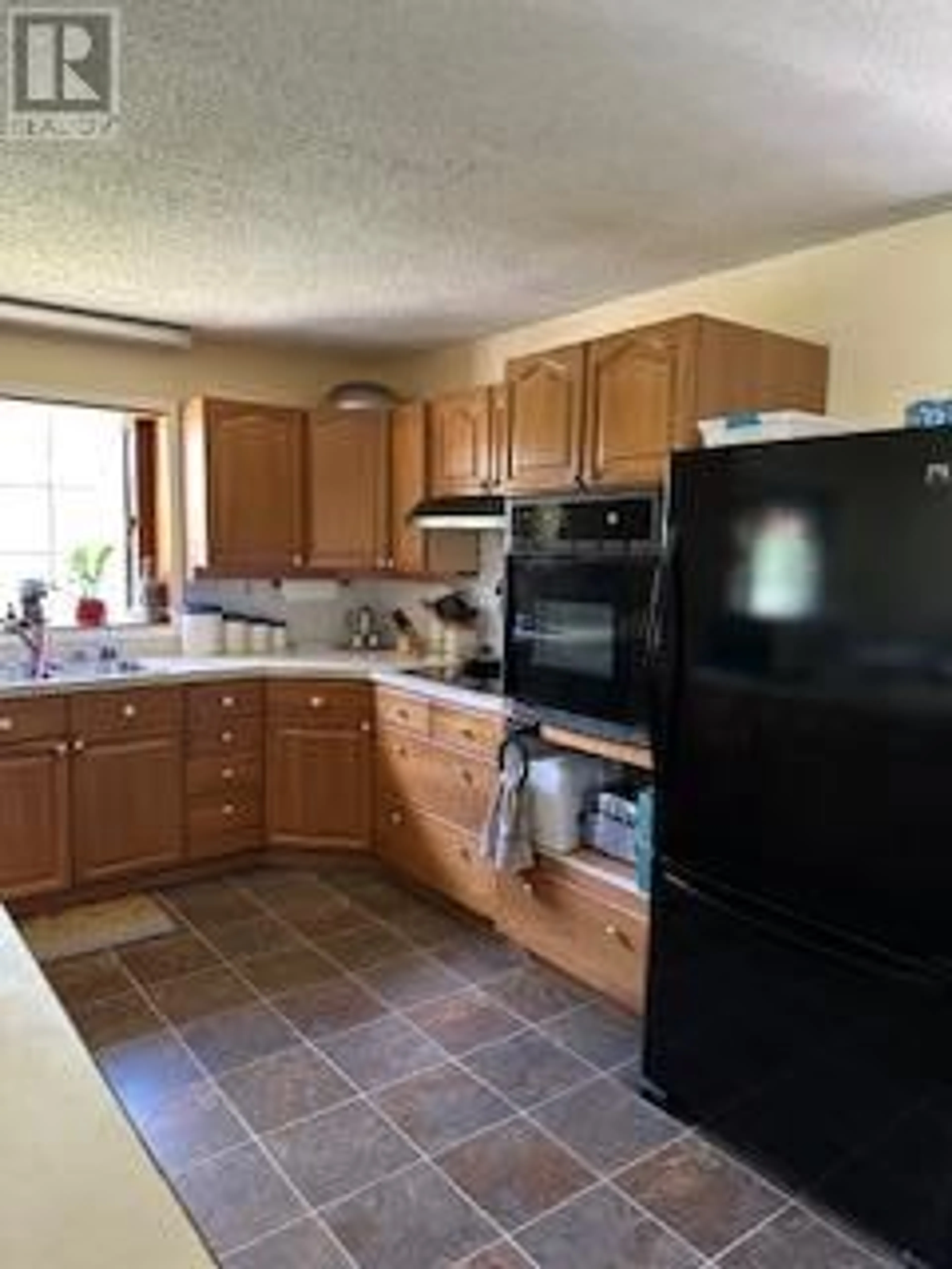 Standard kitchen, unknown for 2087 SALMON RIVER ROAD, Salmon Arm British Columbia V1E4M1