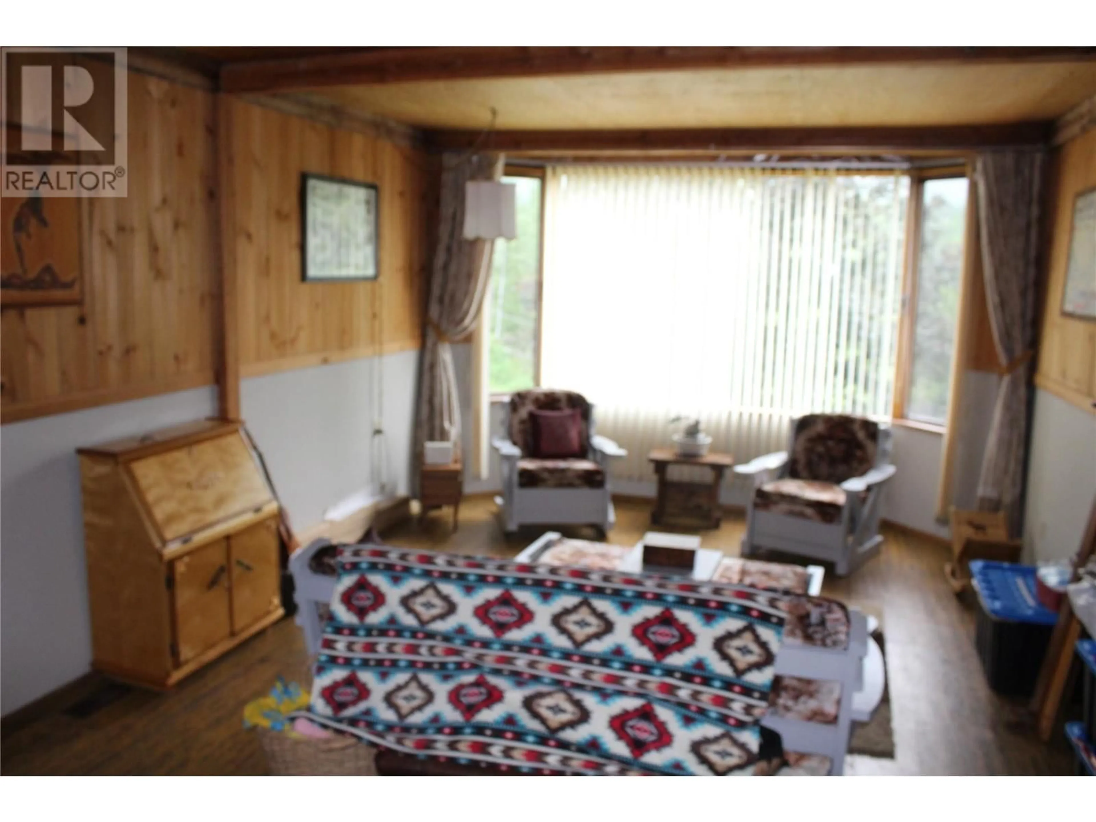 Living room with furniture, unknown for 2087 SALMON RIVER ROAD, Salmon Arm British Columbia V1E4M1