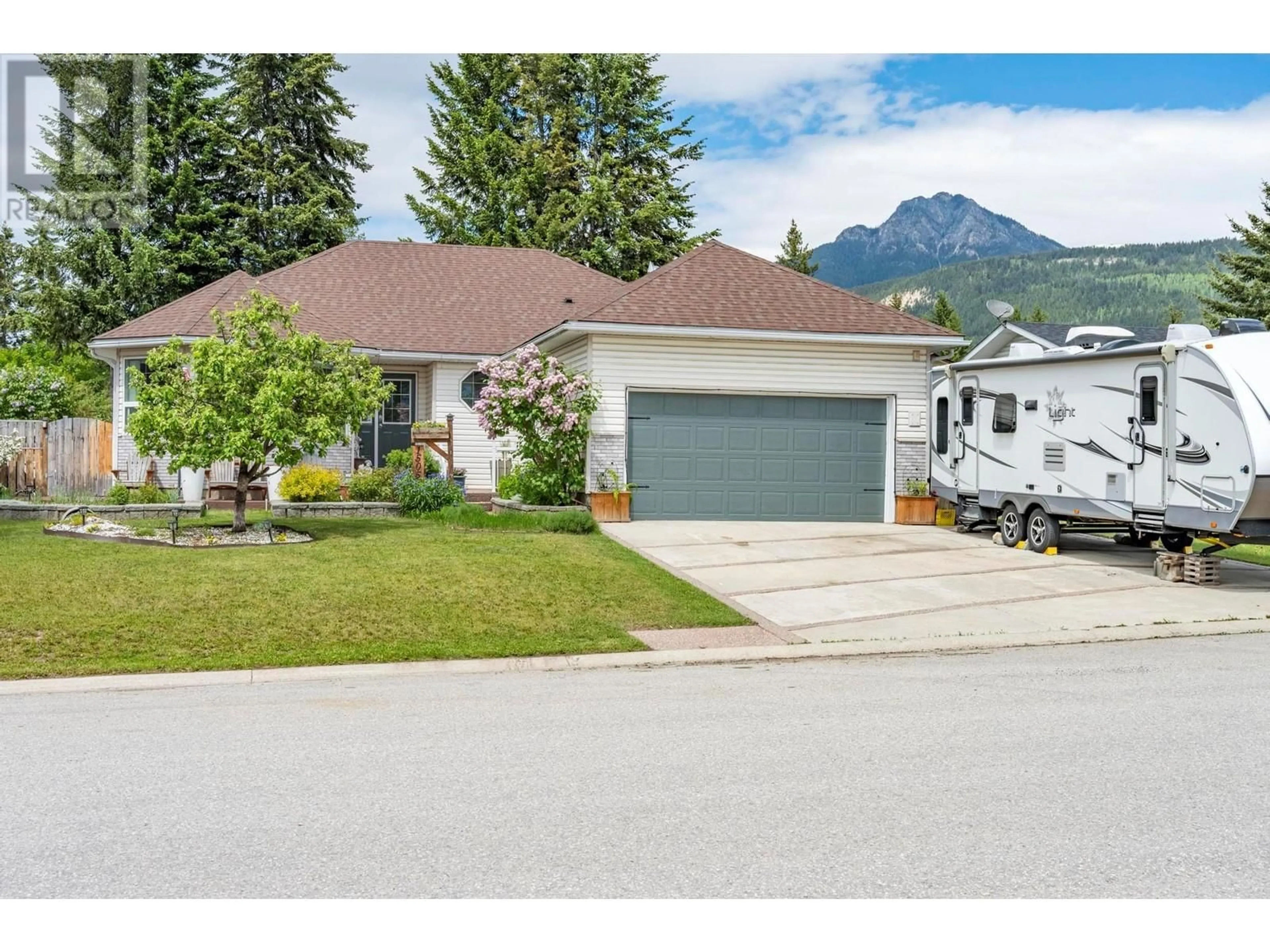 A pic from outside/outdoor area/front of a property/back of a property/a pic from drone, mountain view for 1505 CEDAR STREET, Golden British Columbia V0A1H6