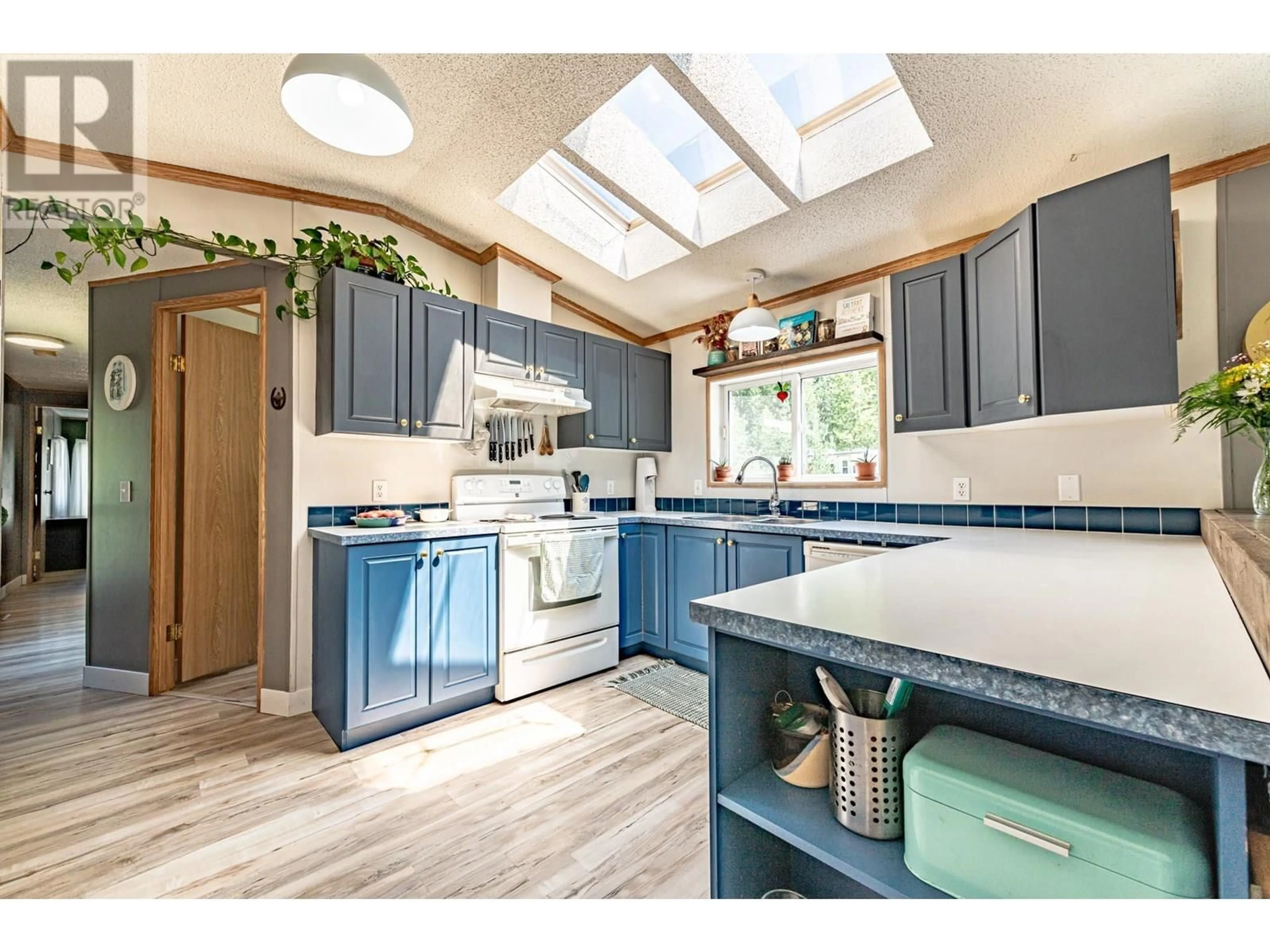 Open concept kitchen, ceramic/tile floor for 1905 AIRPORT ROAD, Salmo British Columbia V0G1Z0