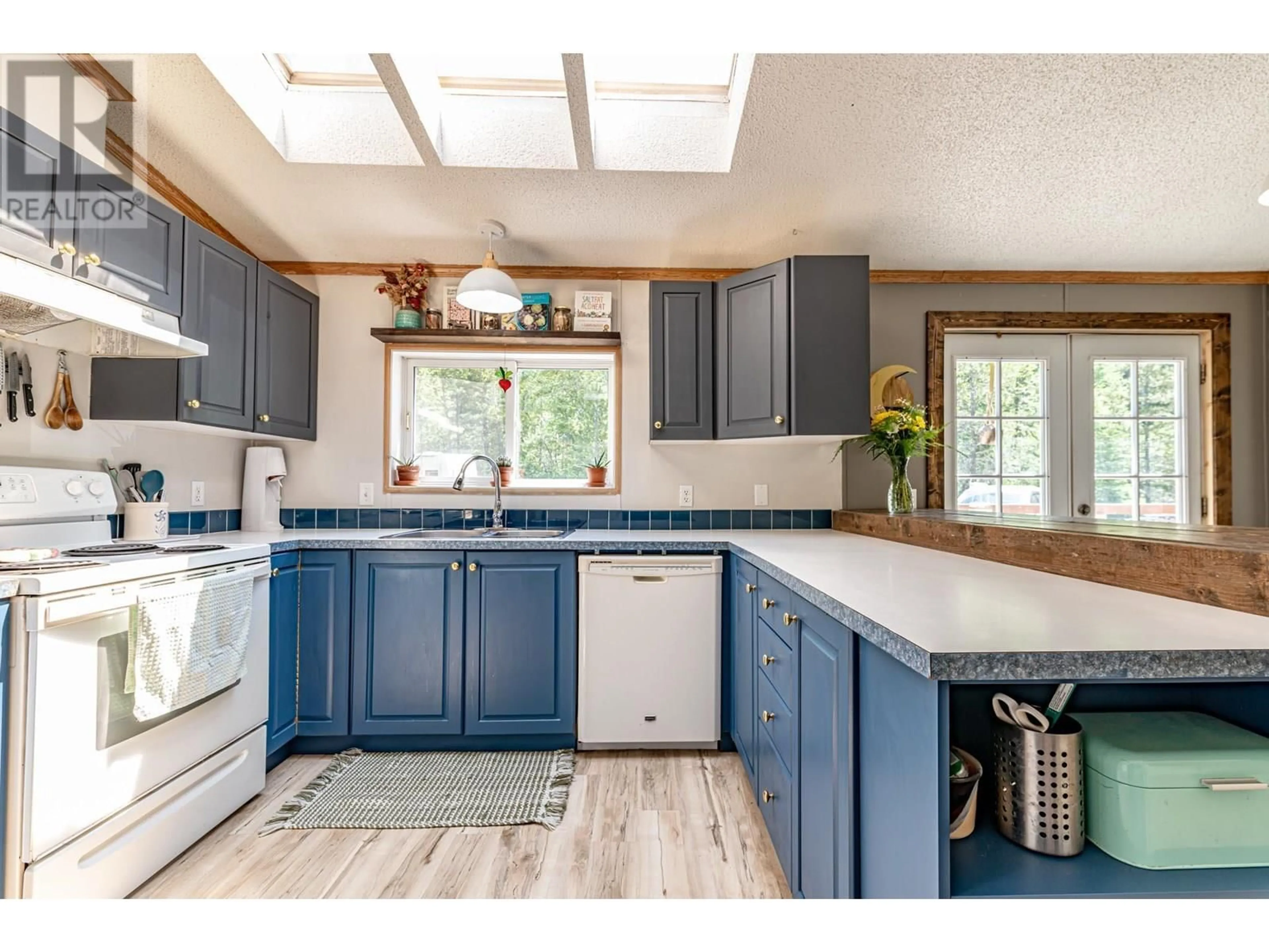 Open concept kitchen, unknown for 1905 AIRPORT ROAD, Salmo British Columbia V0G1Z0