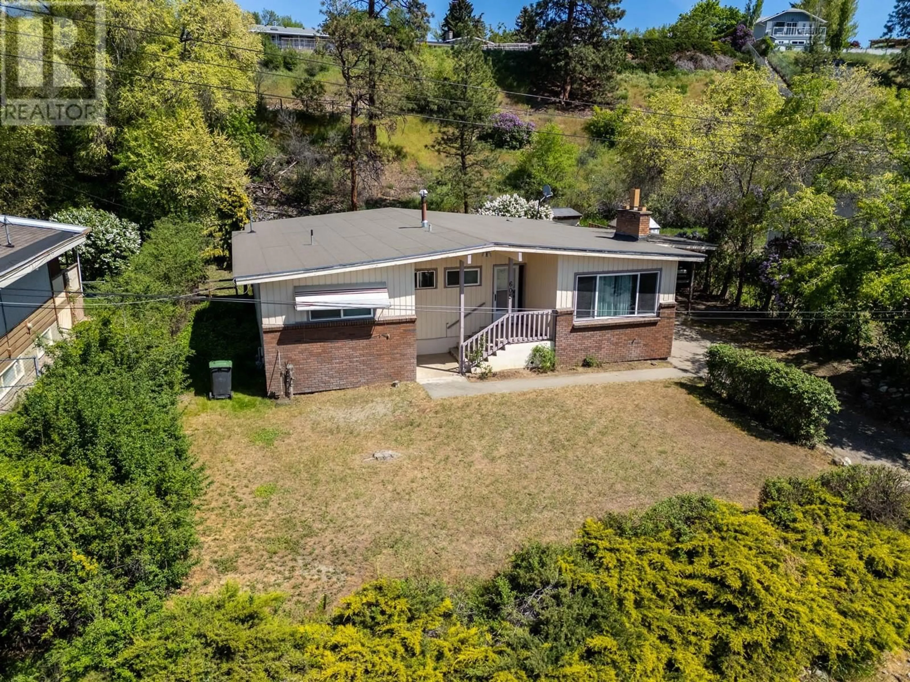 A pic from outside/outdoor area/front of a property/back of a property/a pic from drone, unknown for 605 DELL ROAD, Kelowna British Columbia V1X3P7