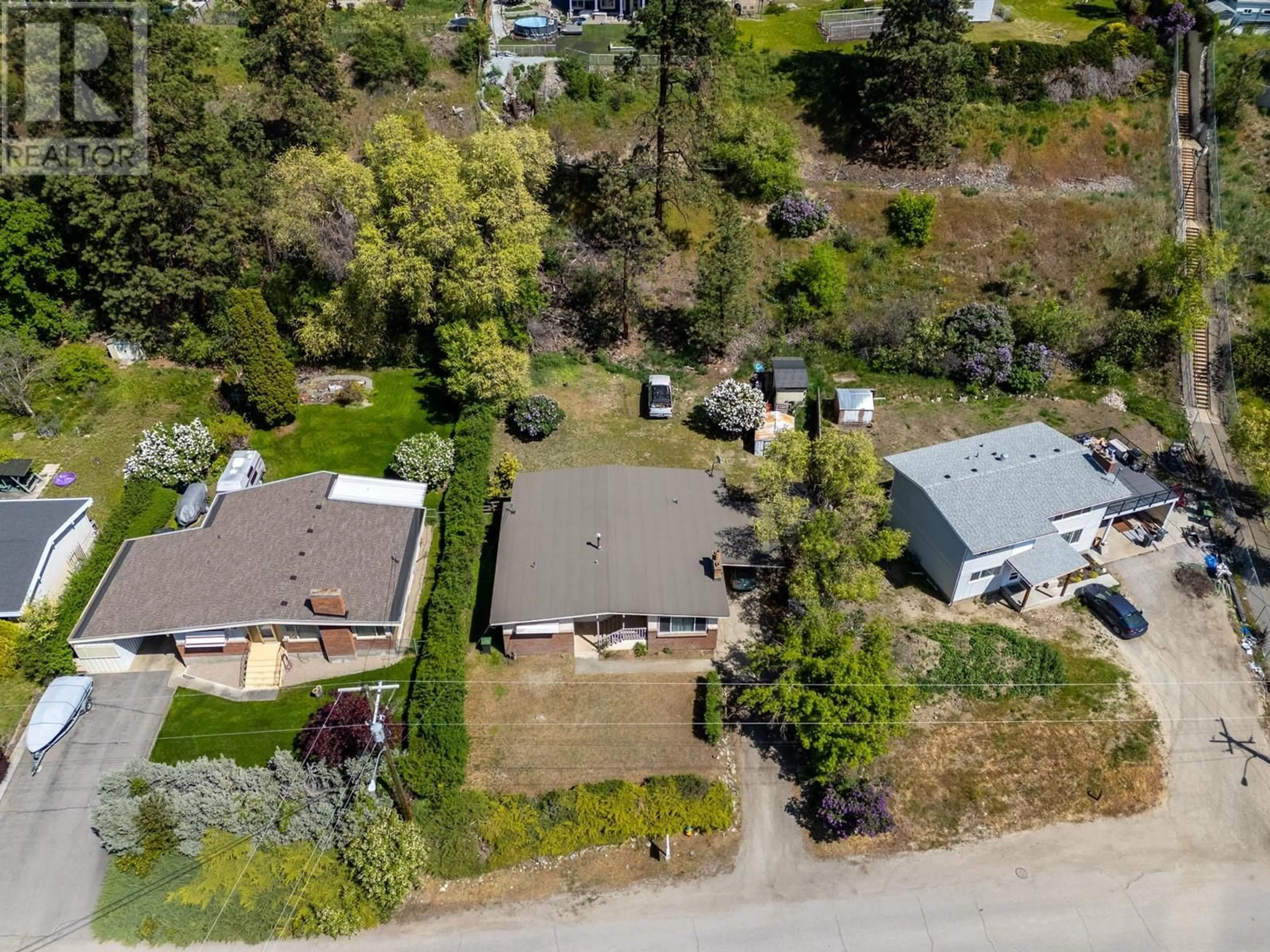 A pic from outside/outdoor area/front of a property/back of a property/a pic from drone, street for 605 DELL ROAD, Kelowna British Columbia V1X3P7