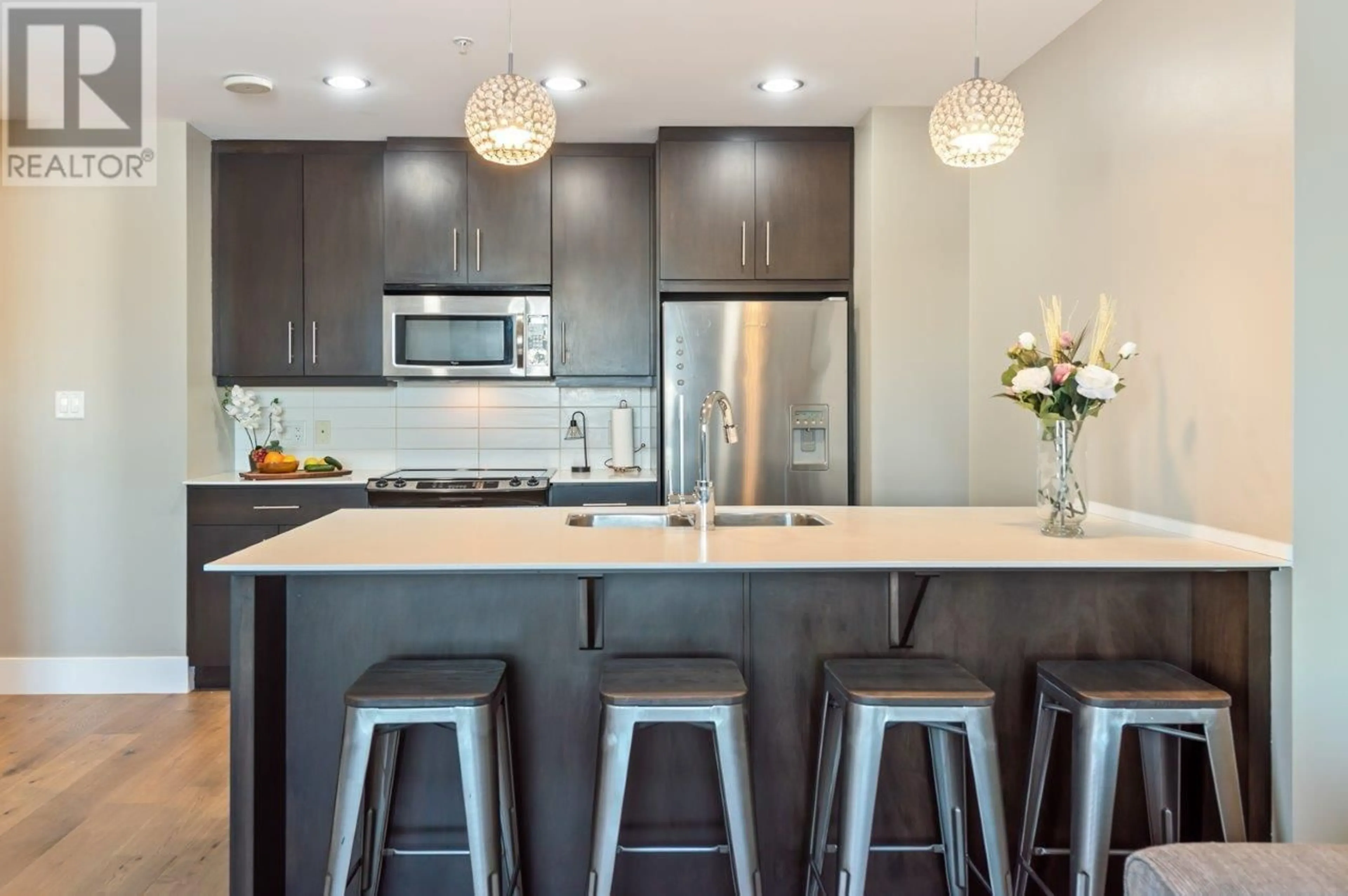 Contemporary kitchen, unknown for 307 - 2040 SPRINGFIELD ROAD, Kelowna British Columbia V1Y9N7