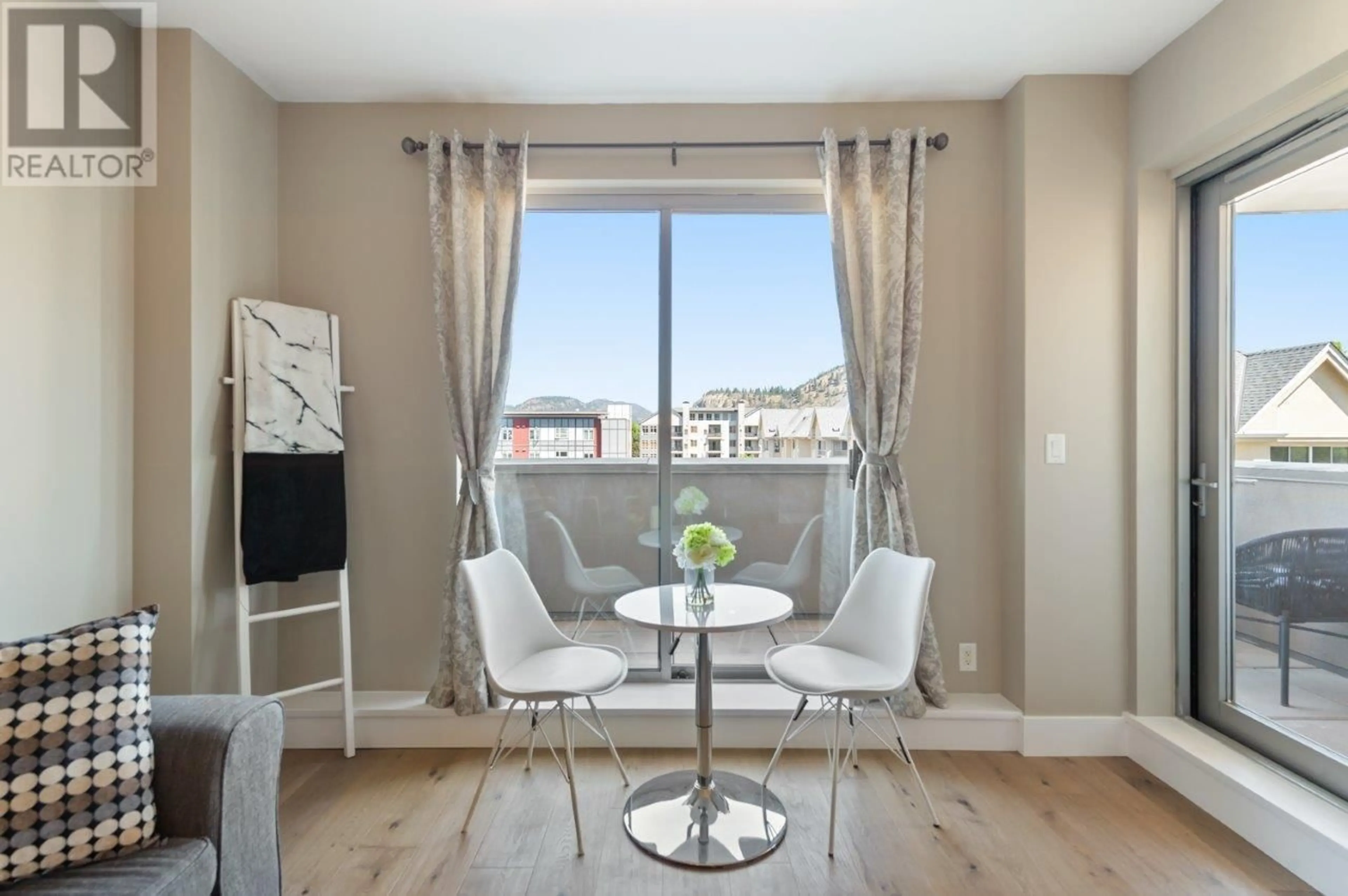 Living room with furniture, wood/laminate floor for 307 - 2040 SPRINGFIELD ROAD, Kelowna British Columbia V1Y9N7