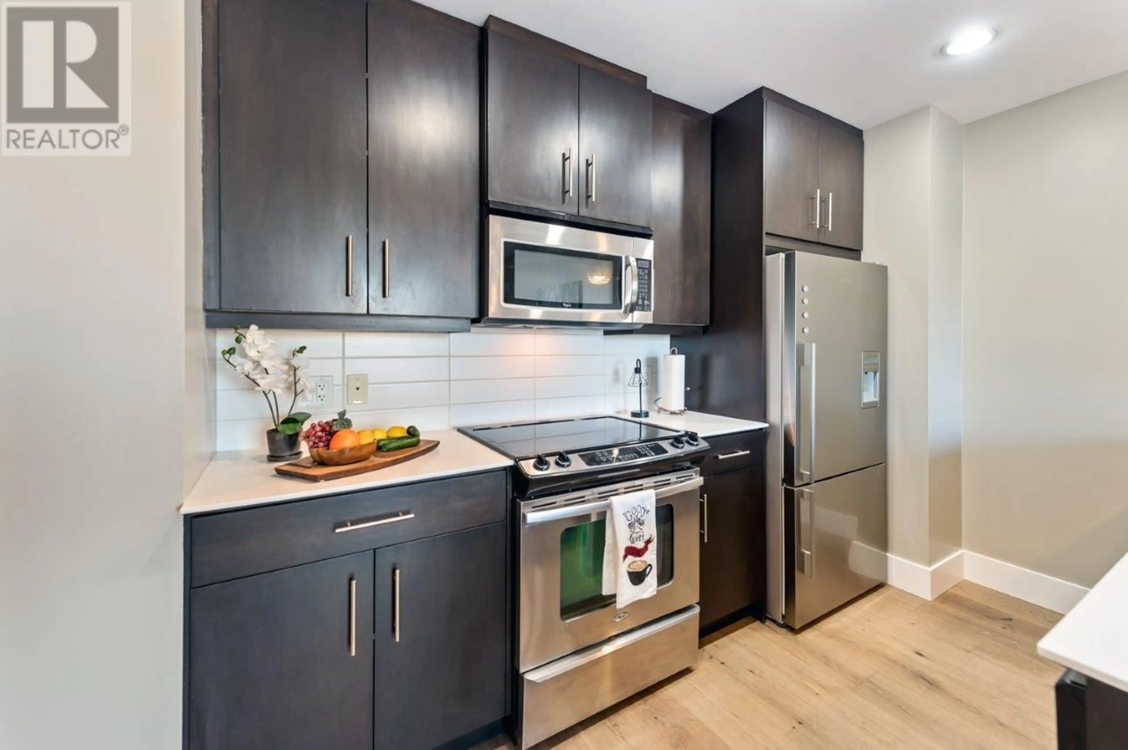 Standard kitchen, unknown for 307 - 2040 SPRINGFIELD ROAD, Kelowna British Columbia V1Y9N7