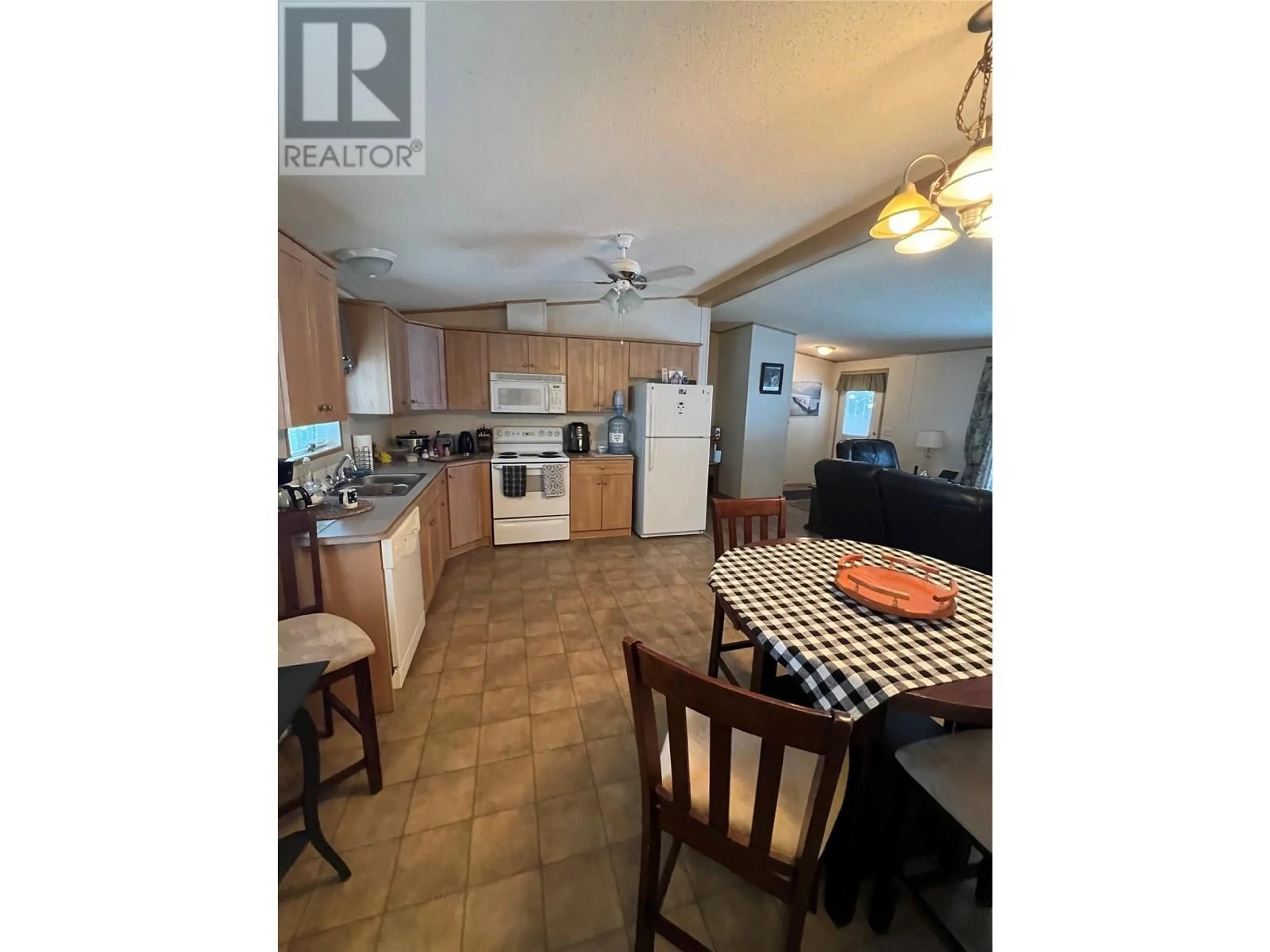 Open concept kitchen, unknown for 16 PINEWOOD PLACE, Tumbler Ridge British Columbia V0C2W0