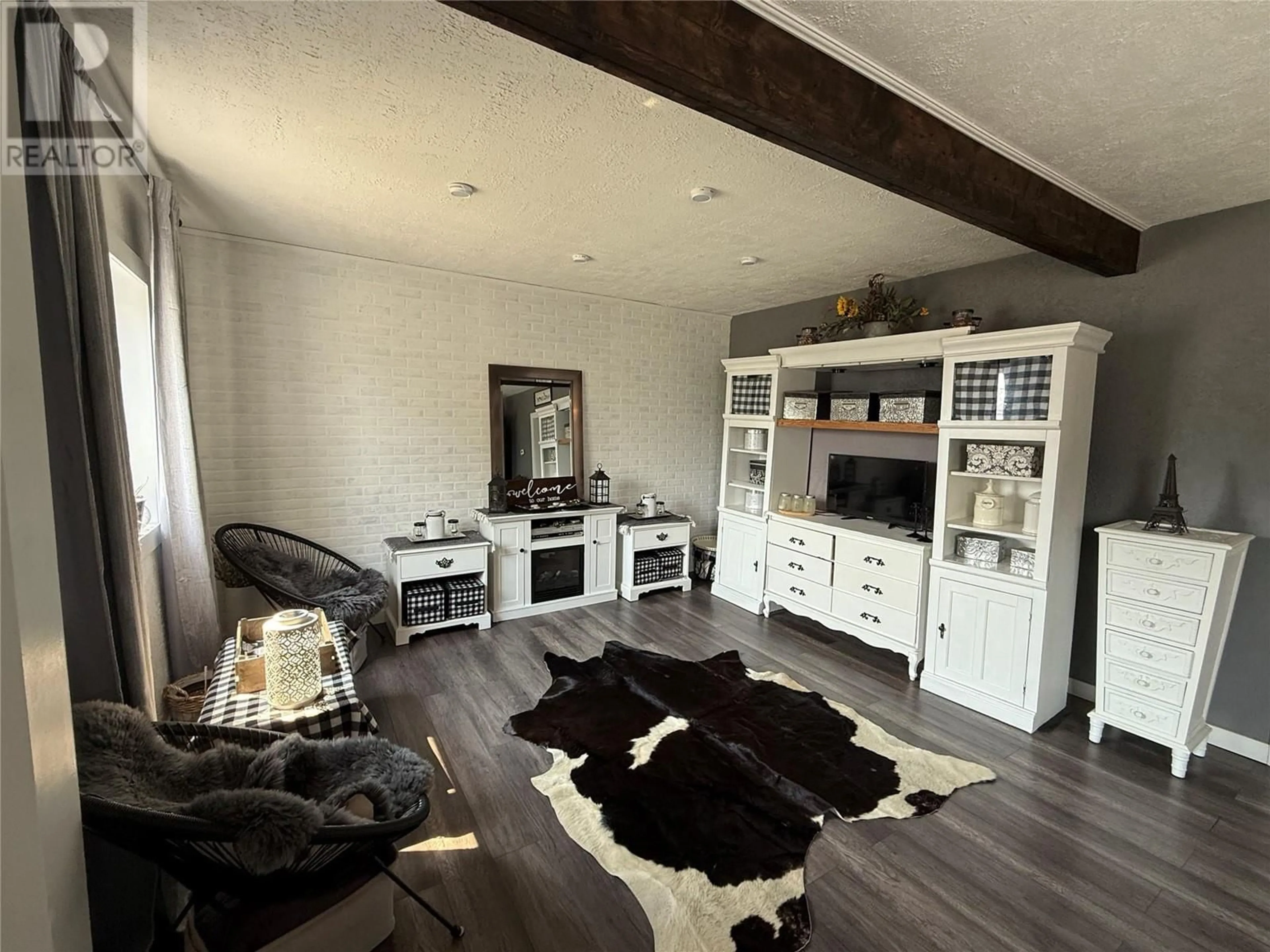 Living room with furniture, wood/laminate floor for 1408 101 AVENUE, Dawson Creek British Columbia V1G2A5