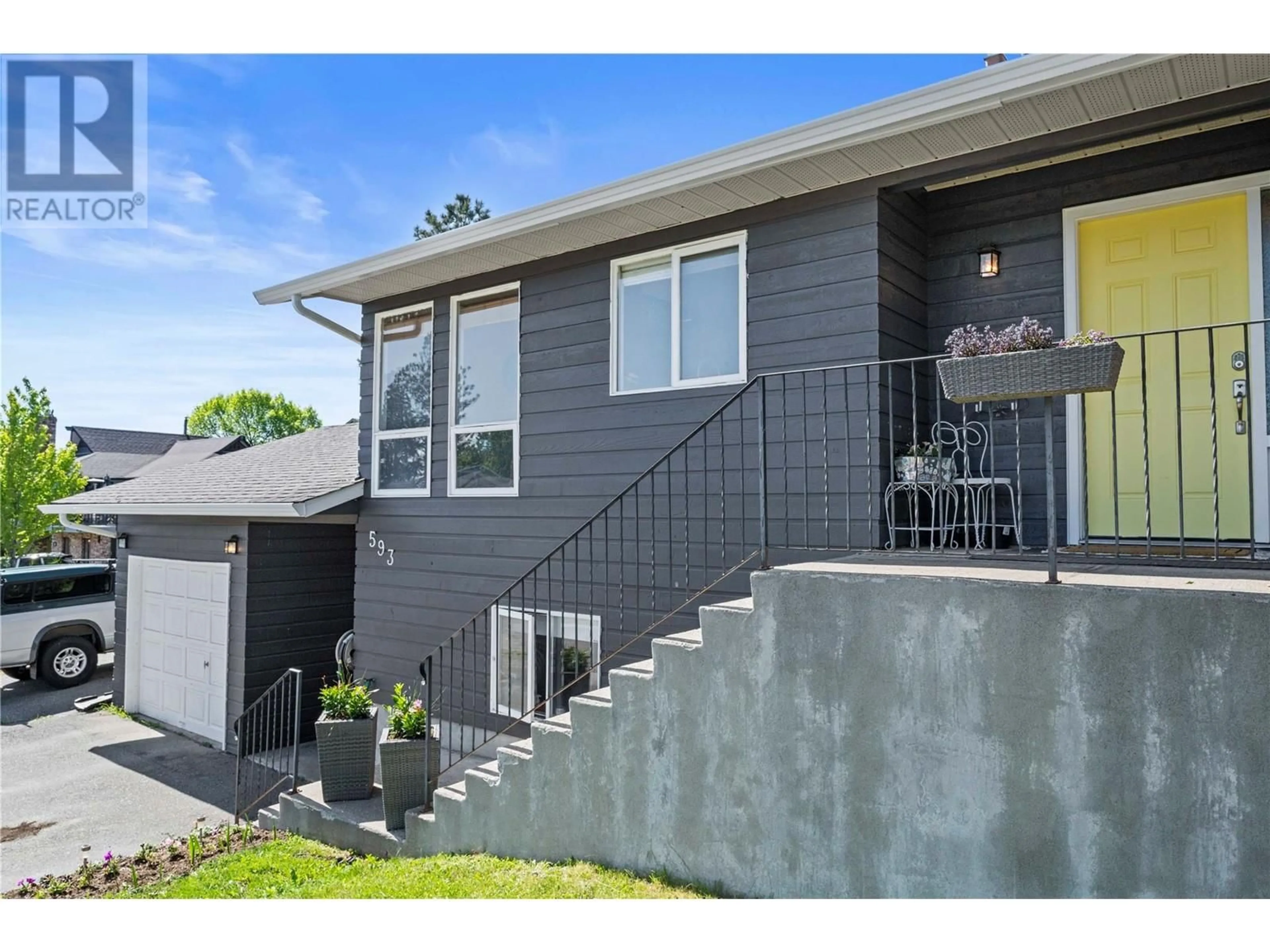 Home with vinyl exterior material, street for 593 BRAEMAR DRIVE, Kamloops British Columbia V1S1H6