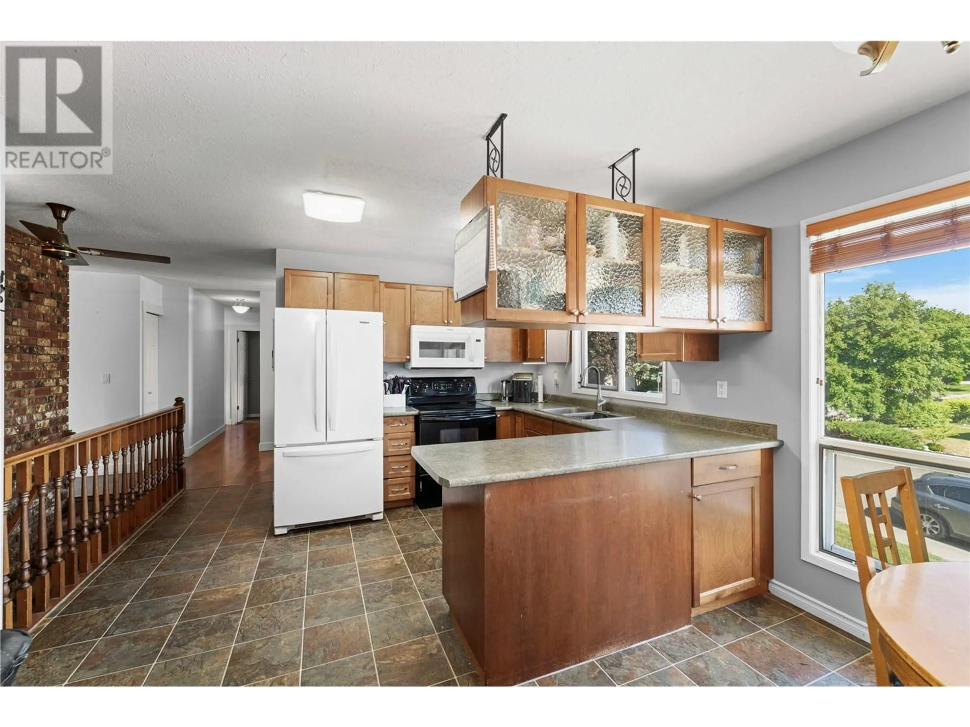 Open concept kitchen, ceramic/tile floor for 593 BRAEMAR DRIVE, Kamloops British Columbia V1S1H6