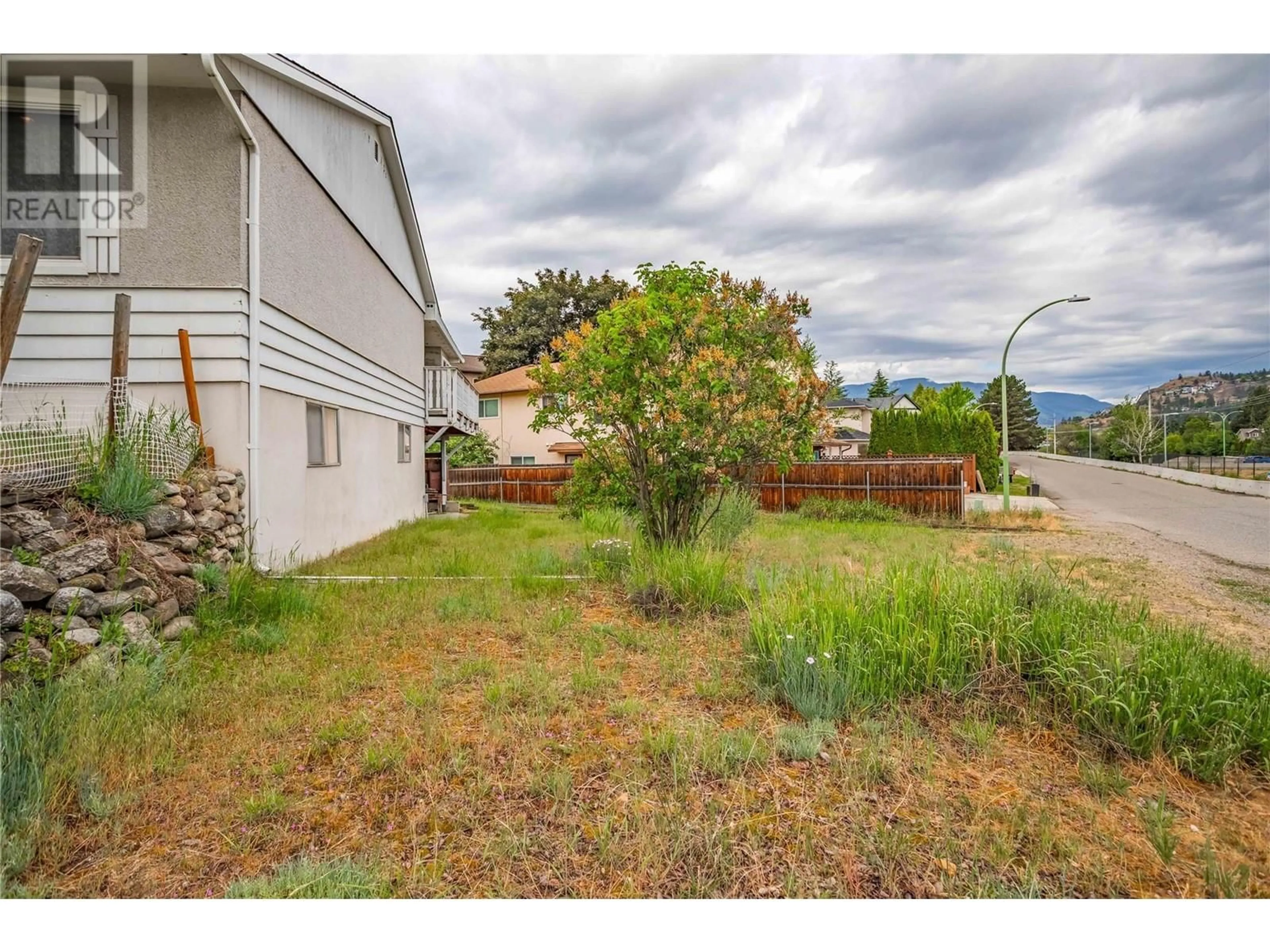 Unknown for 1358 CHERRY CRESCENT EAST, Kelowna British Columbia V1Y3Y1
