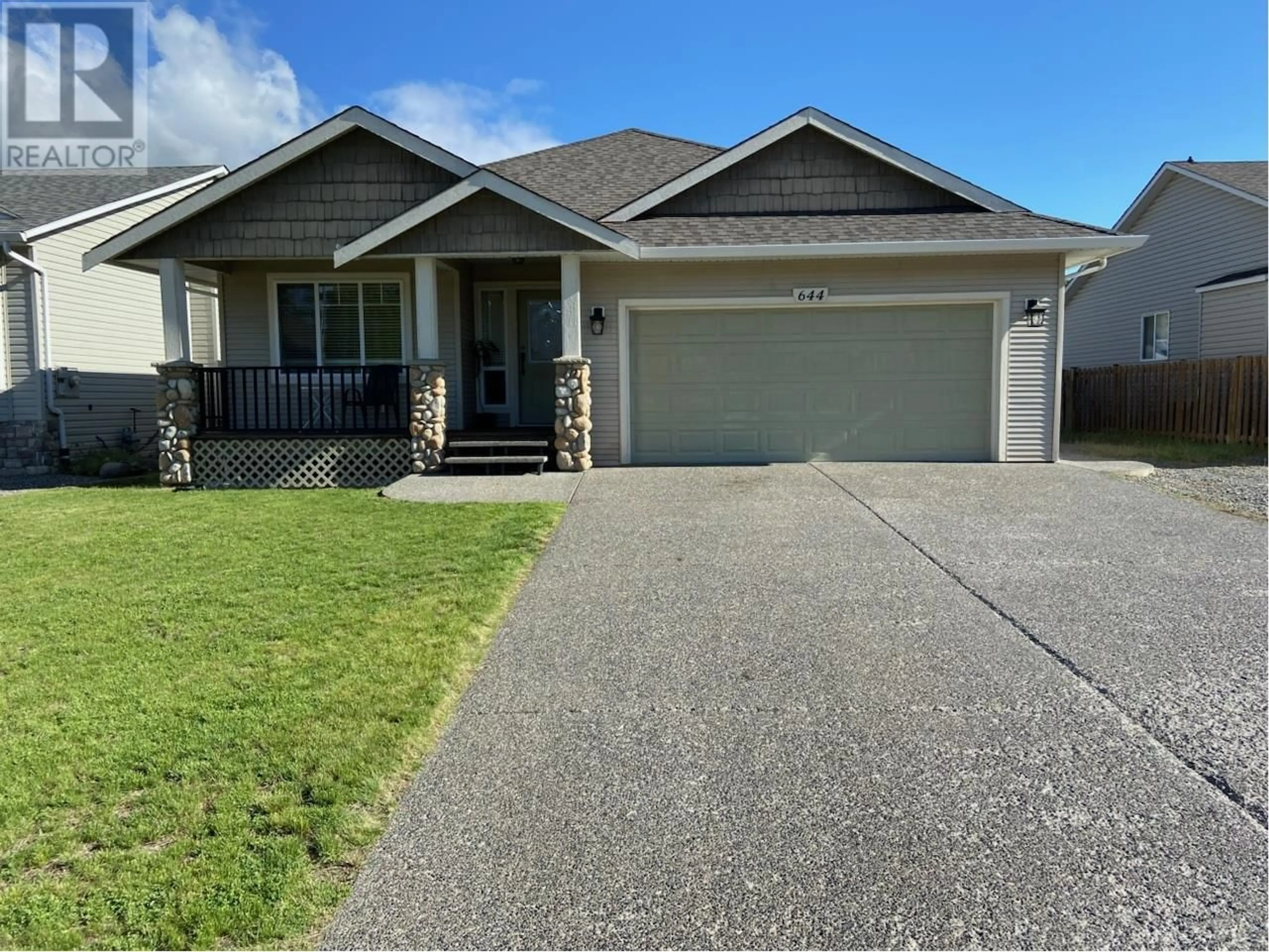 Home with vinyl exterior material, street for 664 COOPER PLACE, Kamloops British Columbia V2B8R7