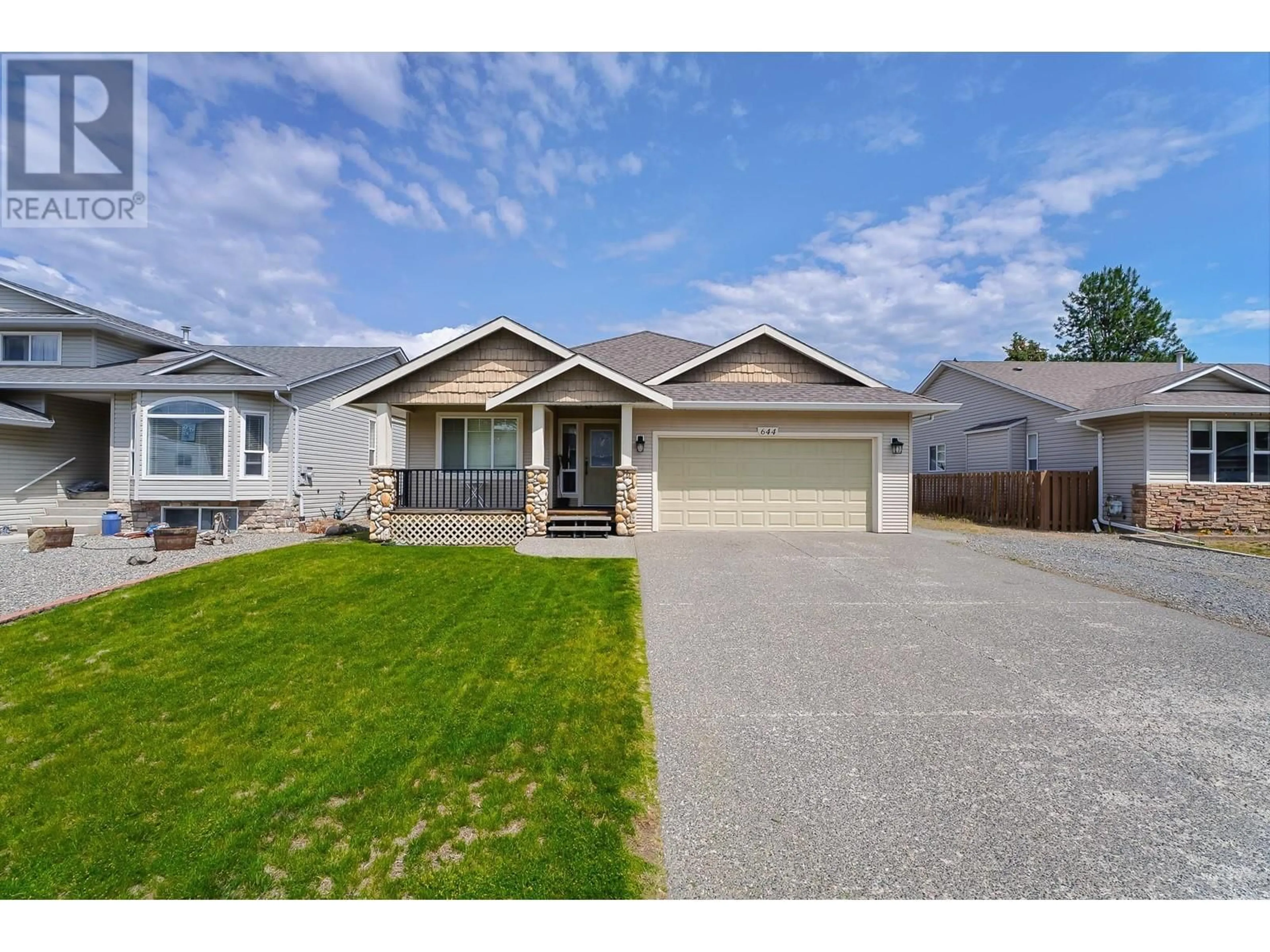 Home with vinyl exterior material, street for 644 COOPER PLACE, Kamloops British Columbia V2B8R7