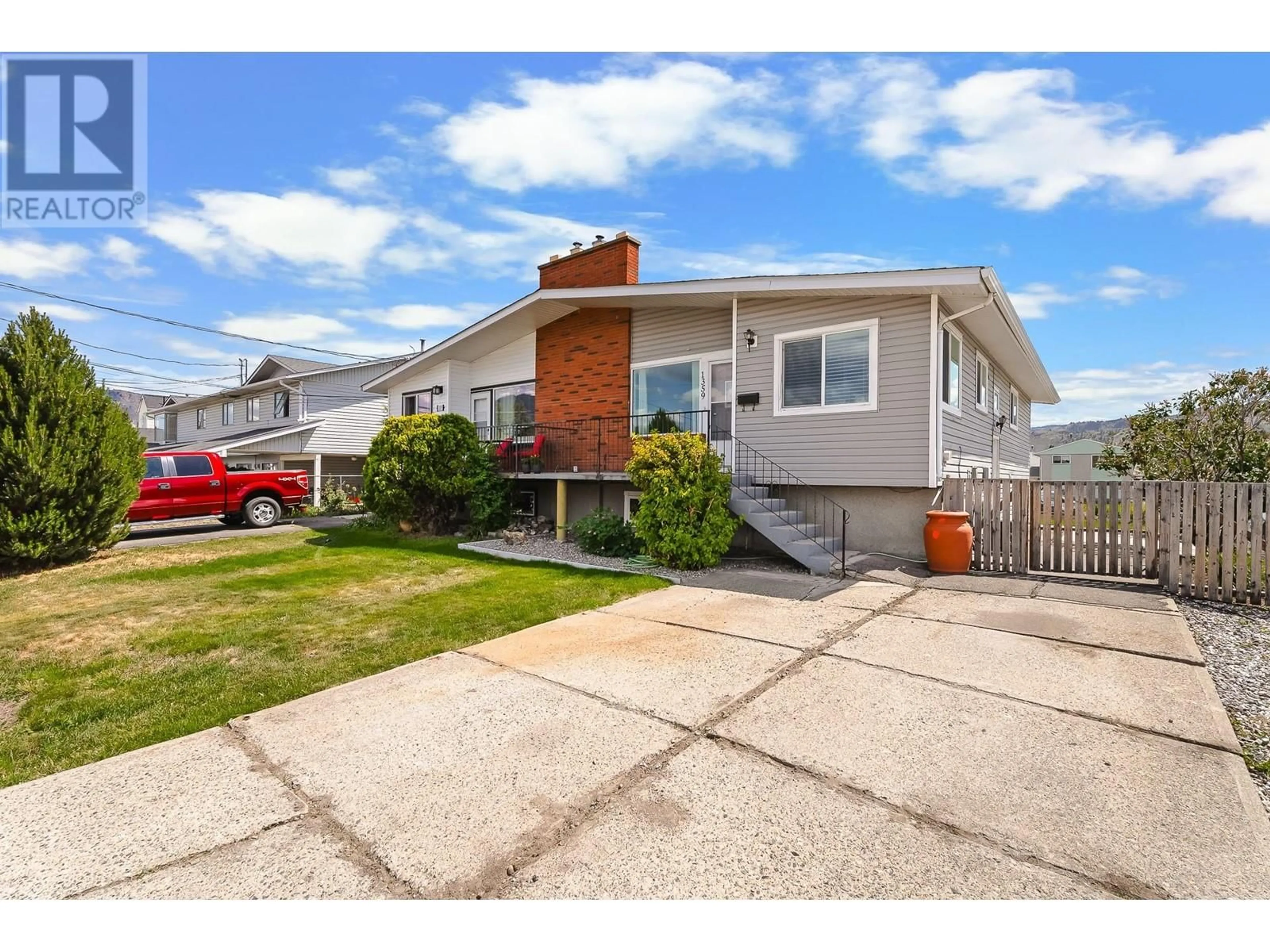Home with vinyl exterior material, street for 1359 SHERBROOKE AVENUE, Kamloops British Columbia V2B1X1