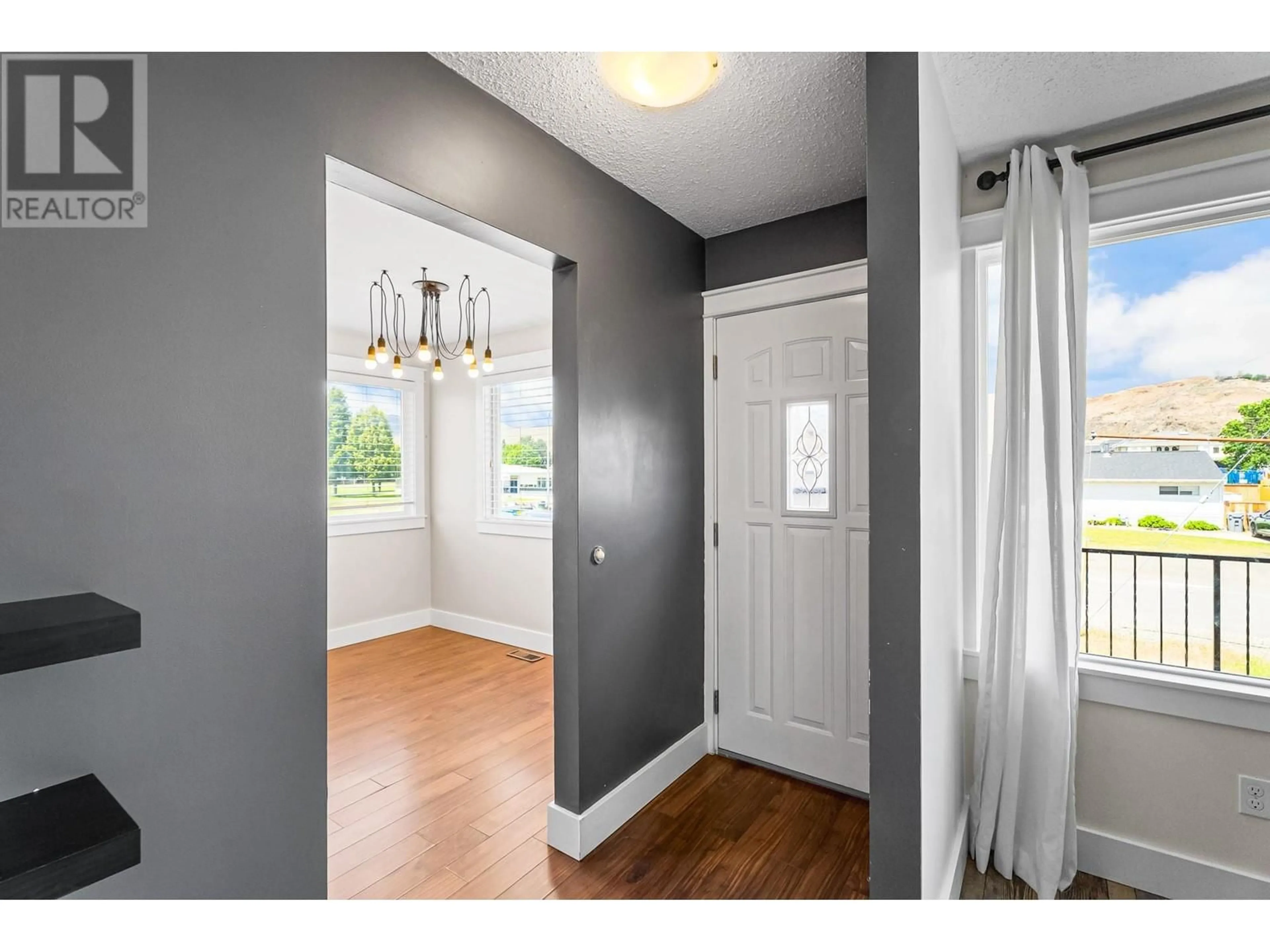 Indoor entryway for 1359 SHERBROOKE AVENUE, Kamloops British Columbia V2B1X1
