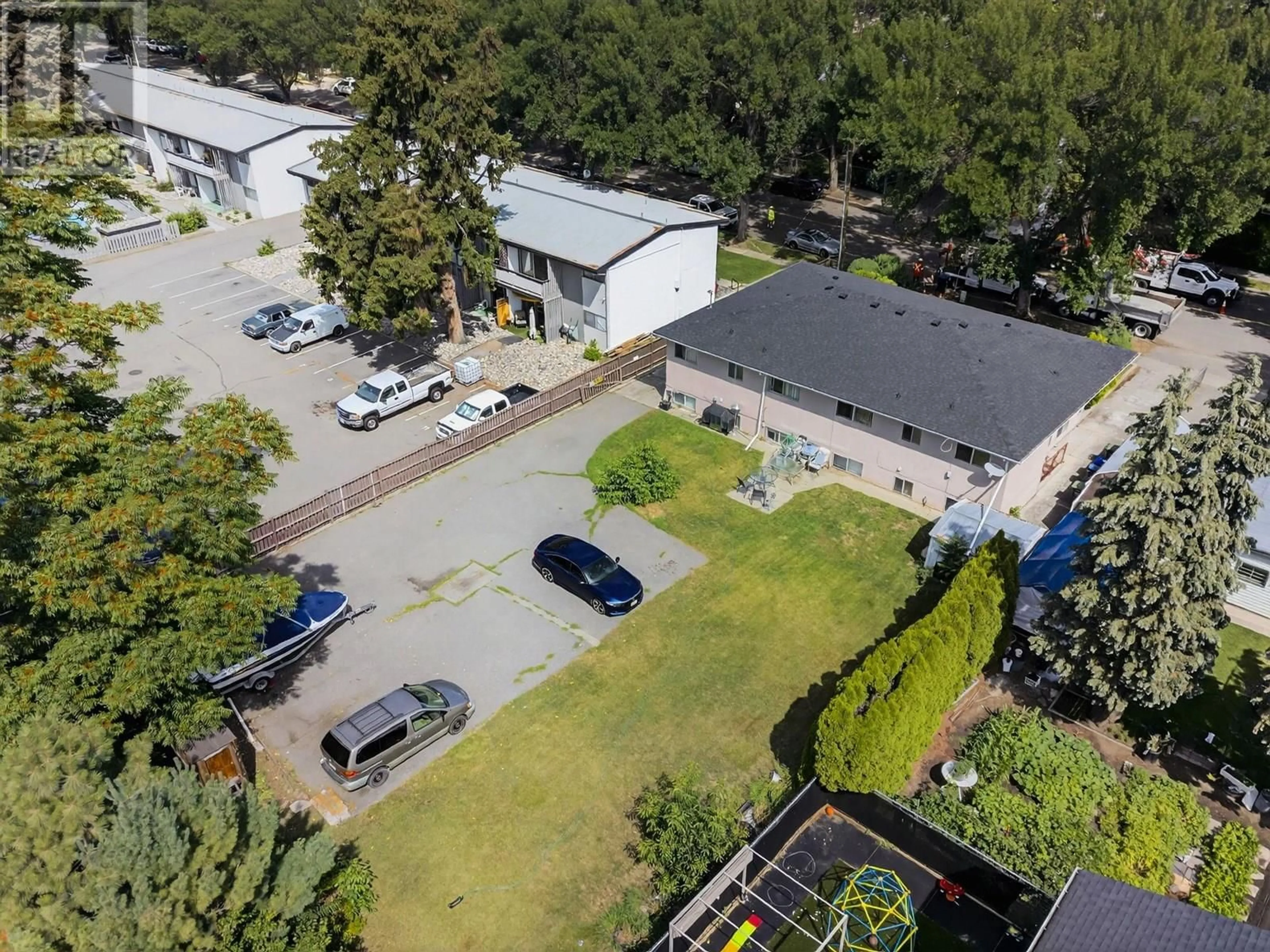 A pic from outside/outdoor area/front of a property/back of a property/a pic from drone, street for 1287-1289 LAWRENCE AVENUE, Kelowna British Columbia V1Y6M5