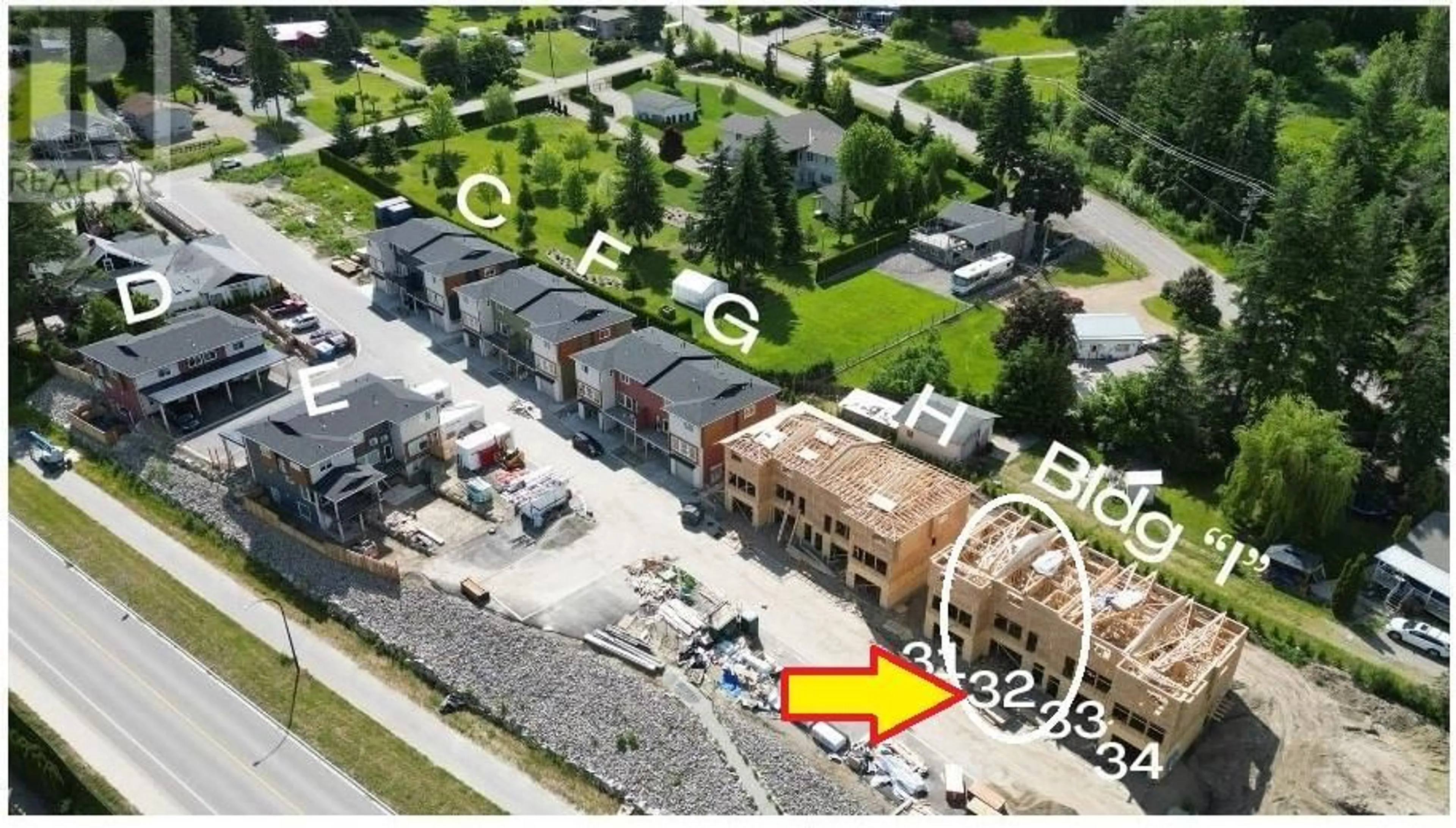 A pic from outside/outdoor area/front of a property/back of a property/a pic from drone, building for 32 - 981 12 STREET SOUTHEAST, Salmon Arm British Columbia V1E2C8