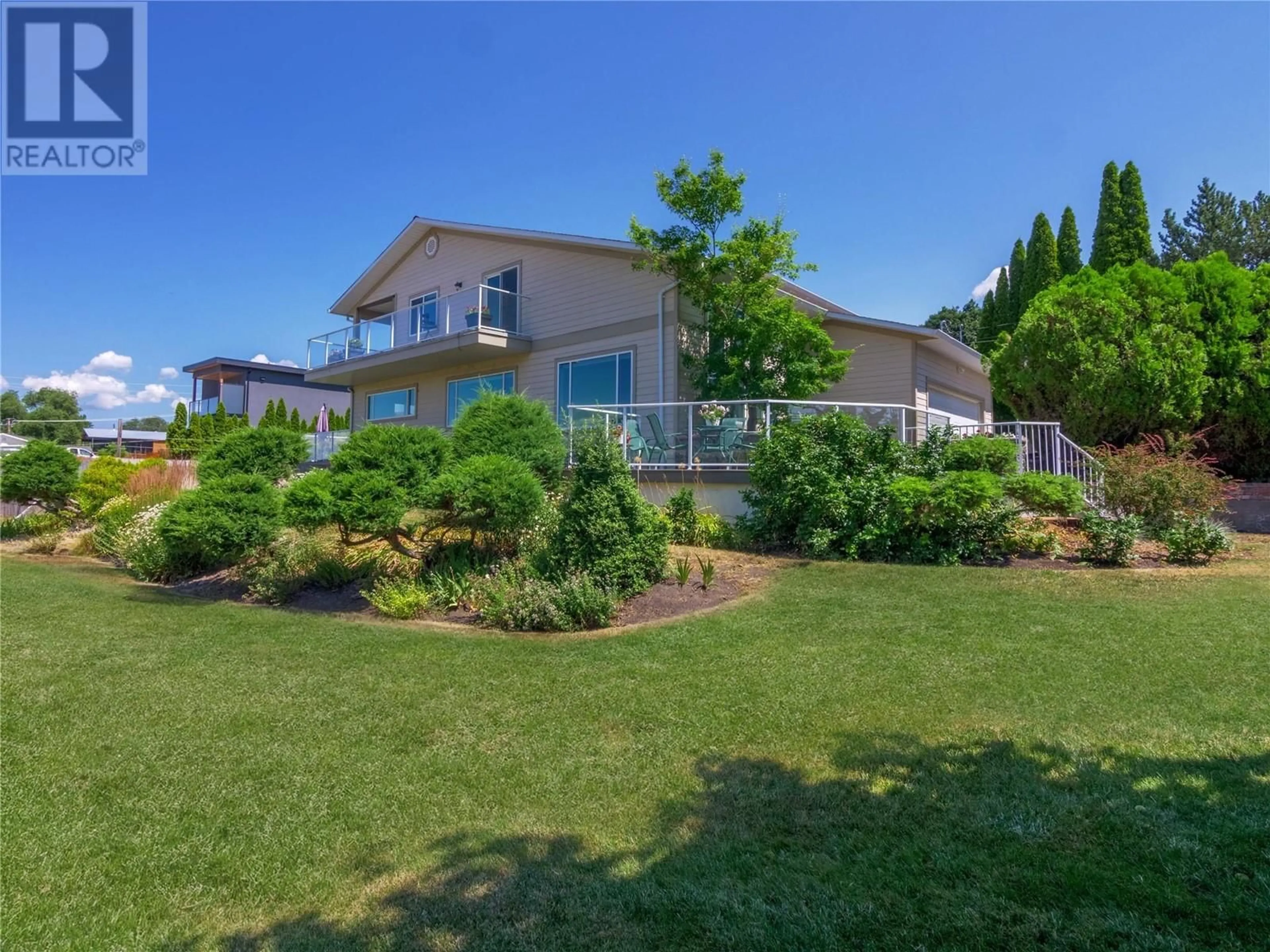 A pic from outside/outdoor area/front of a property/back of a property/a pic from drone, water/lake/river/ocean view for 501 NANAIMO AVENUE EAST, Penticton British Columbia V2A1M8